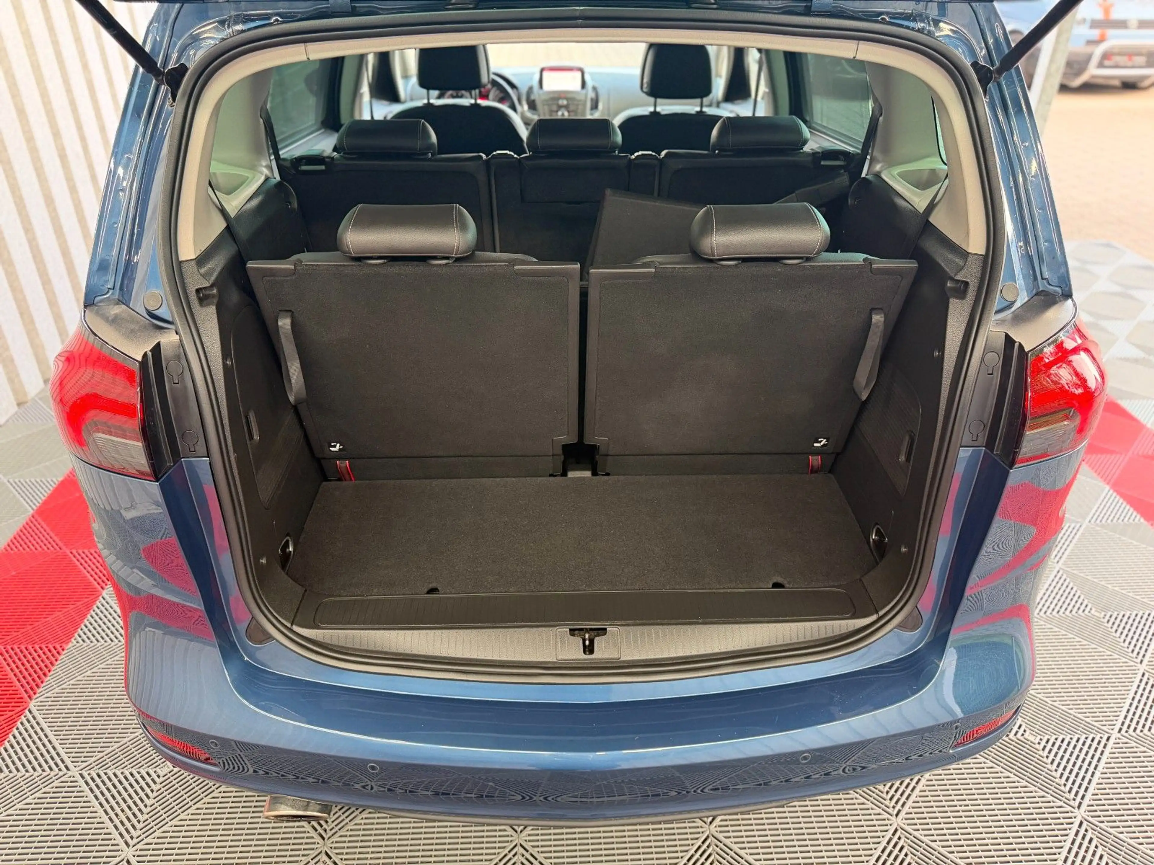 Opel Zafira Tourer 7Sitzer LED Leder Kamera Navi Temp — photo 15