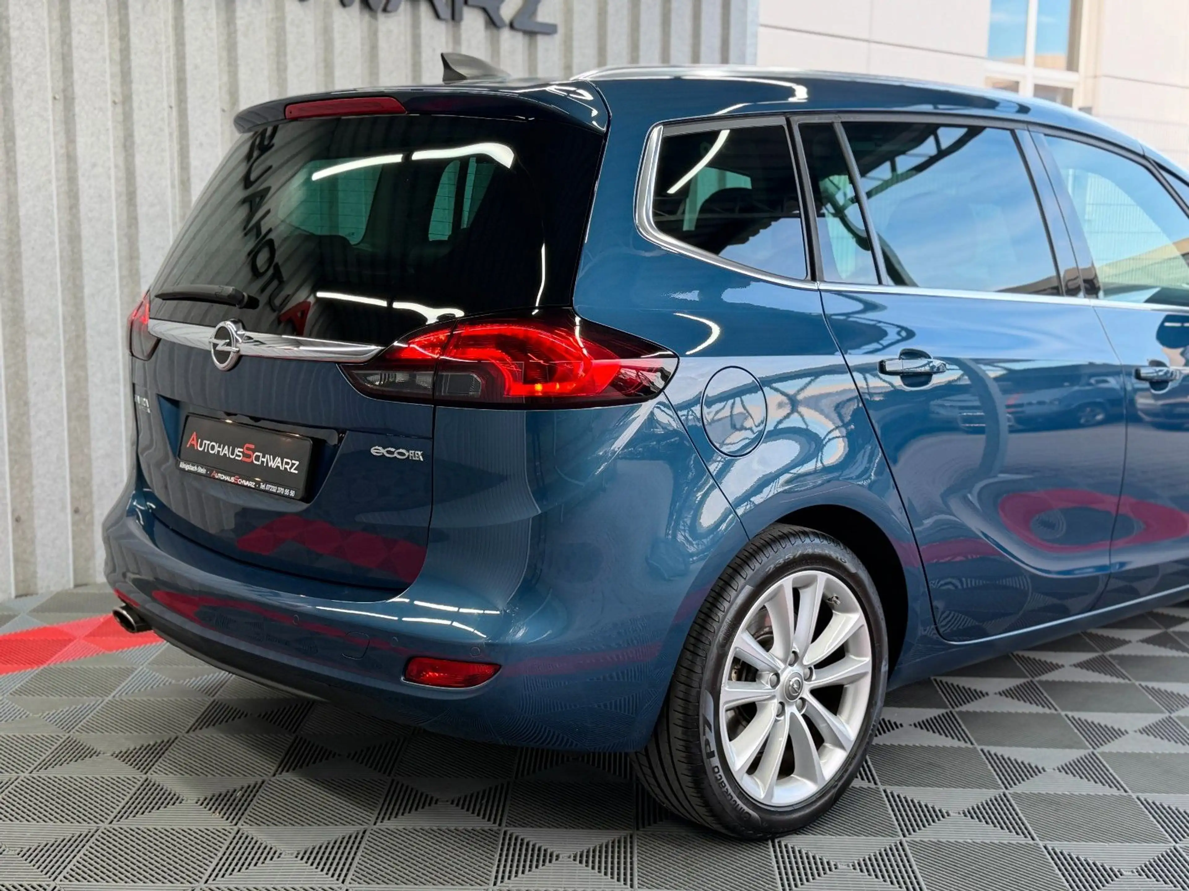 Opel Zafira Tourer 7Sitzer LED Leder Kamera Navi Temp — photo 11