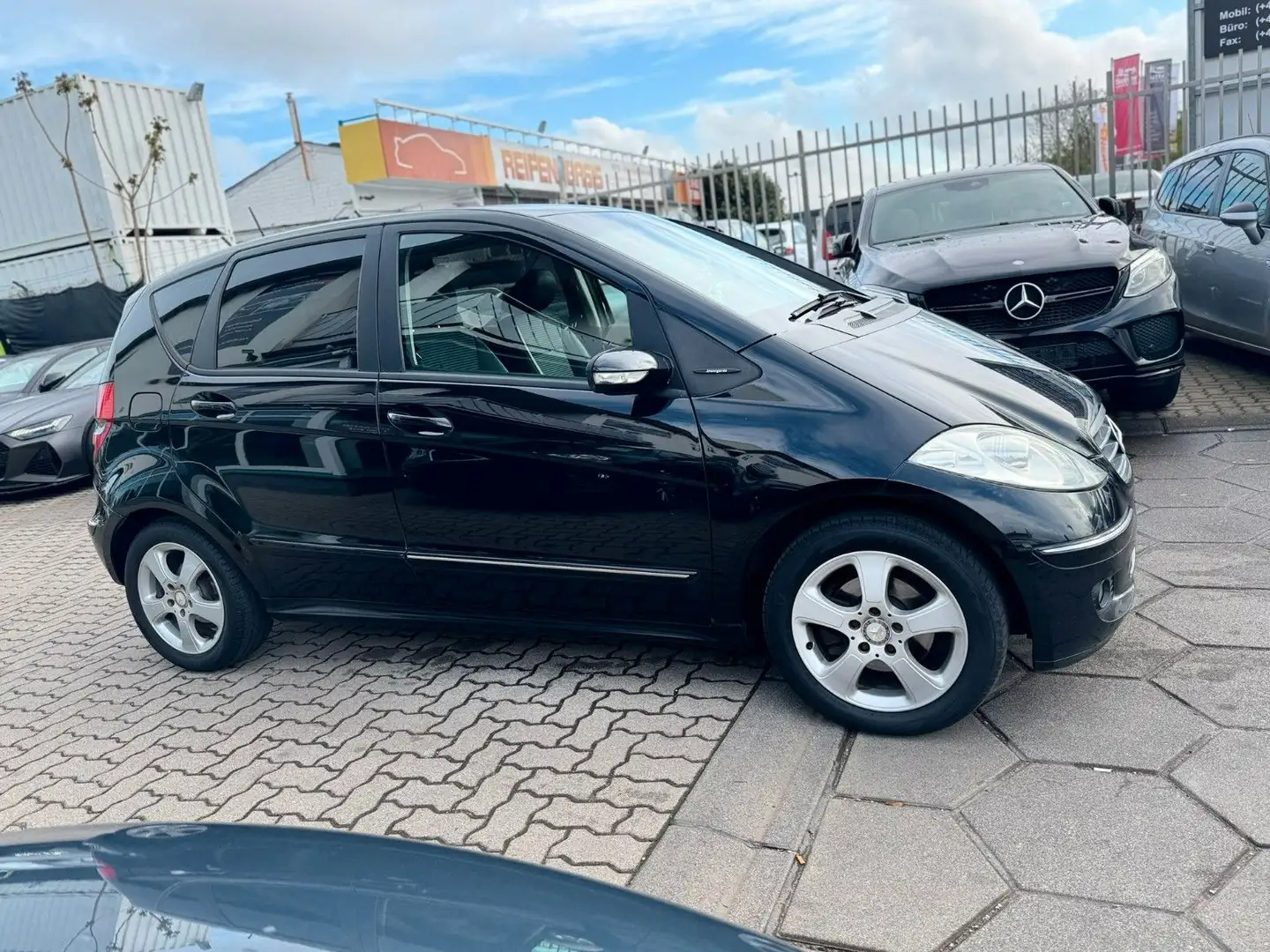 Mercedes-Benz A 200 A -Klasse A 200*AUTOMATIK*AHK*SHZG*T-LEDER Negro - 1