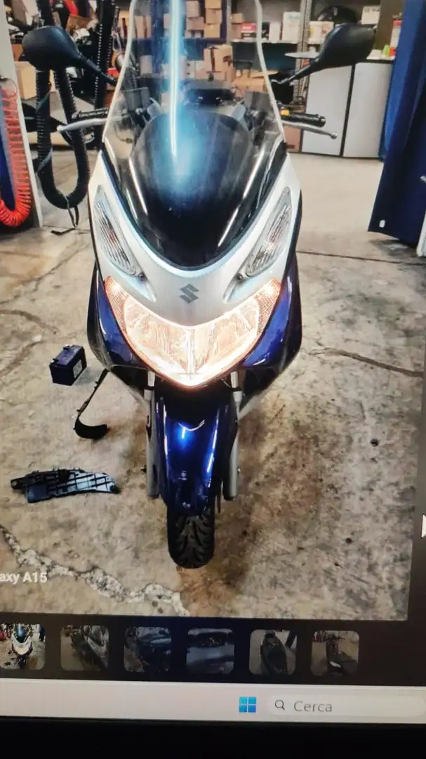 Suzuki Burgman 150 Blau - 1