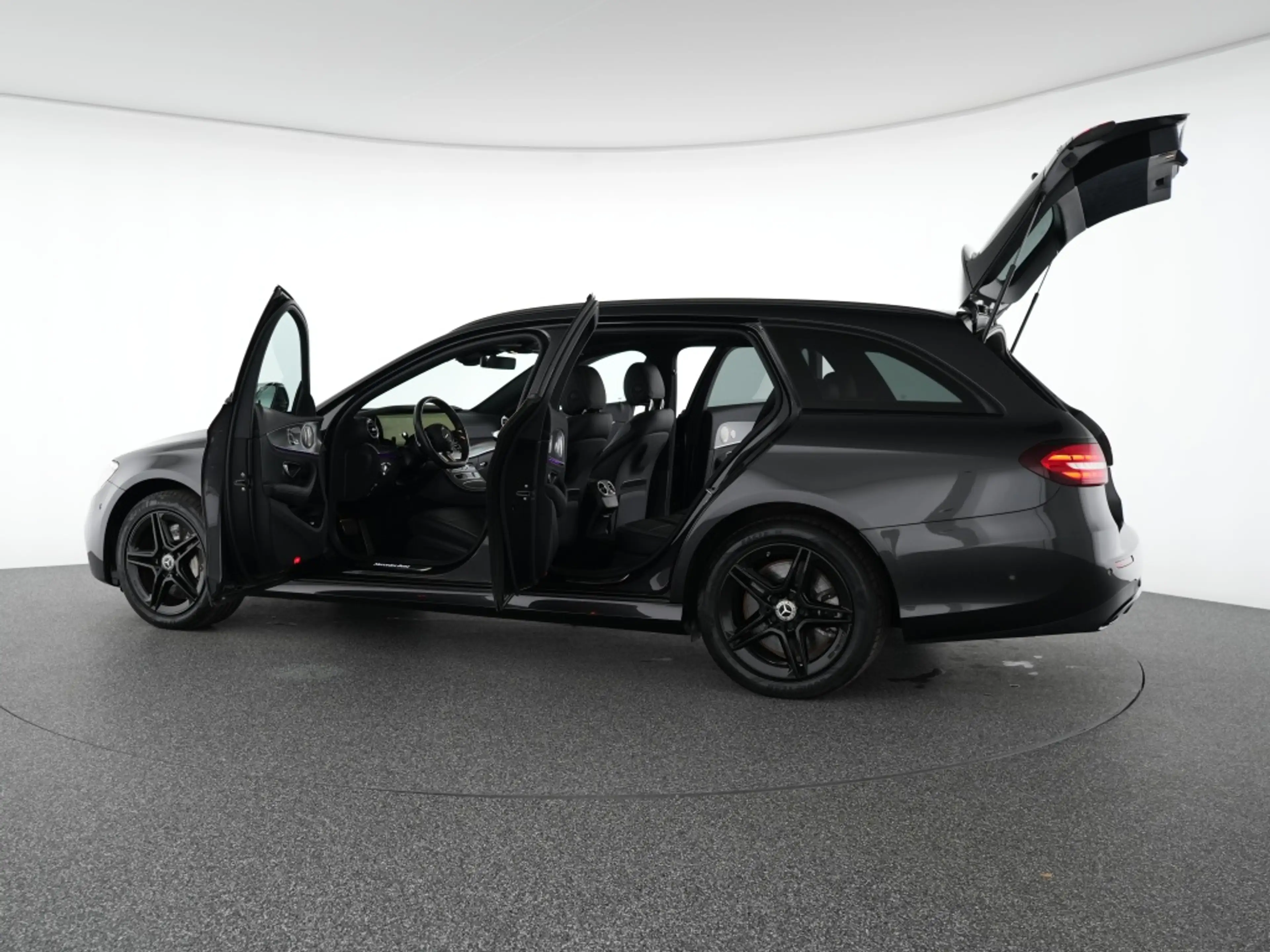 Mercedes-Benz E 300 T de 4MNight Edition AMG LED Automatik Navi — photo 14