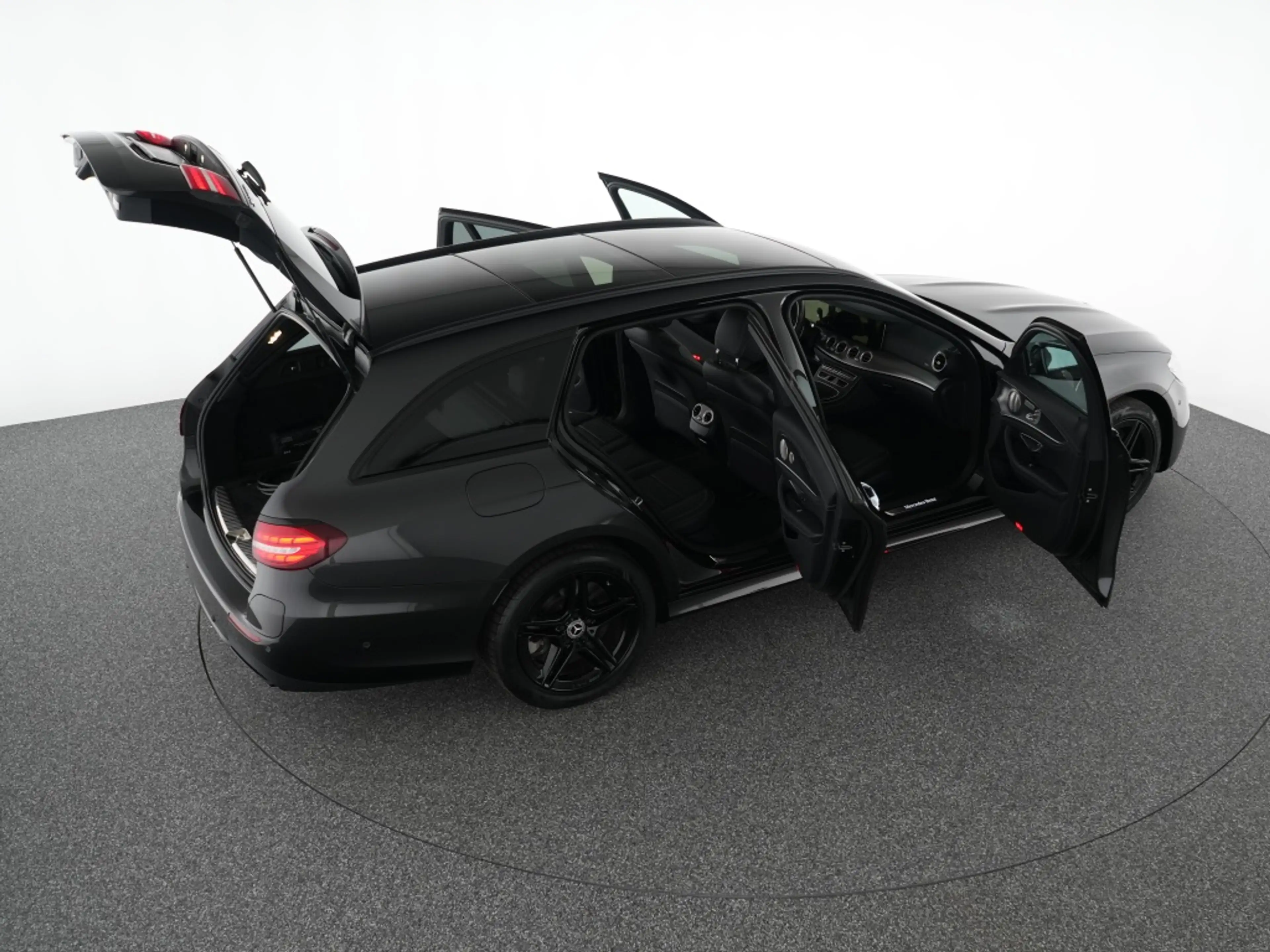 Mercedes-Benz E 300 T de 4MNight Edition AMG LED Automatik Navi — photo 13