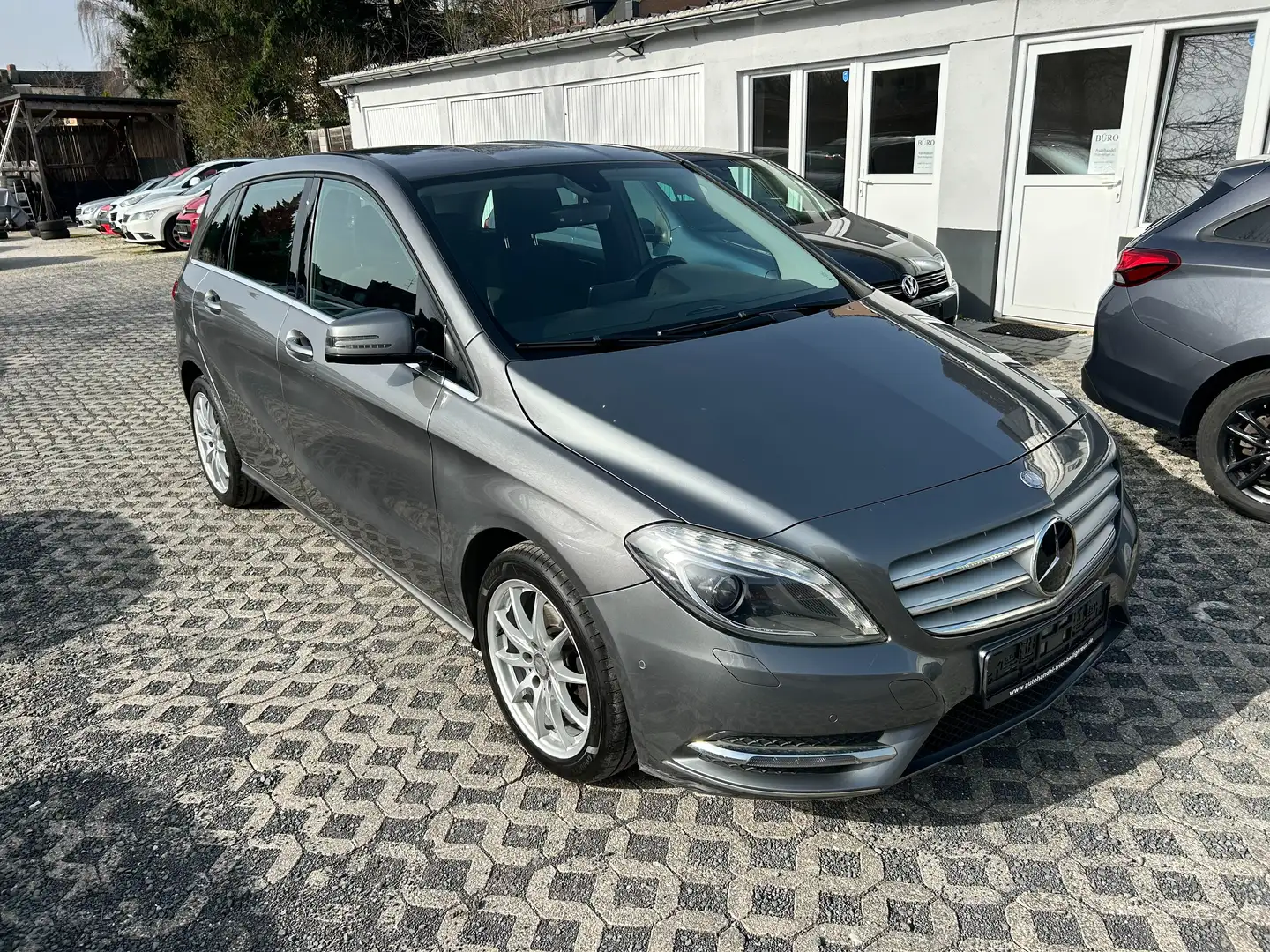 Mercedes-Benz B 200 B 200 (246.243) - Benzin, Klima, 8 Reifen Grau - 1