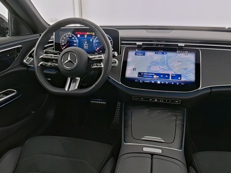 Mercedes-Benz E 200 T AMG+NIGHT+PANO+AHK+DISTR+19"+KEYLESS+TOT — photo 6