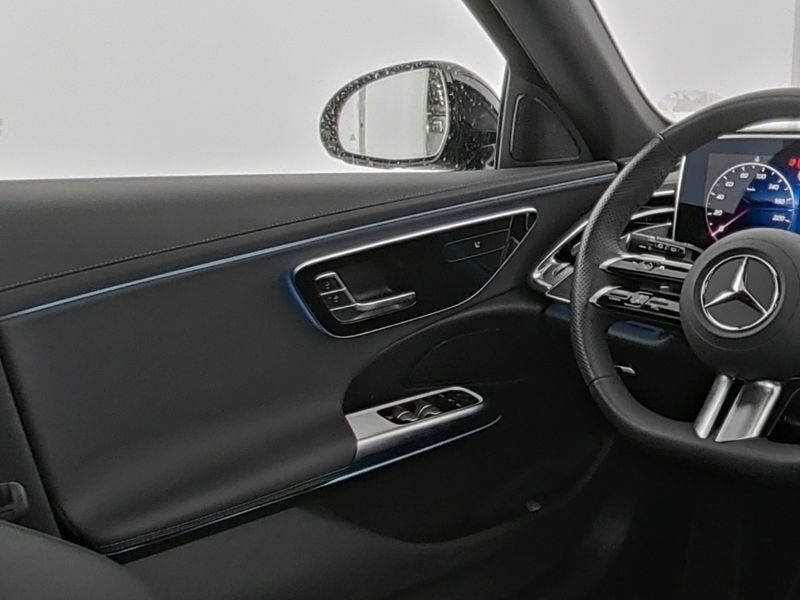 Mercedes-Benz E 200 T AMG+NIGHT+PANO+AHK+DISTR+19"+KEYLESS+TOT — photo 9