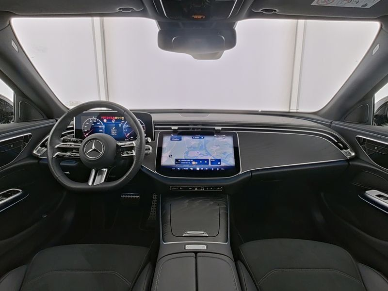 Mercedes-Benz E 200 T AMG+NIGHT+PANO+AHK+DISTR+19"+KEYLESS+TOT — photo 5