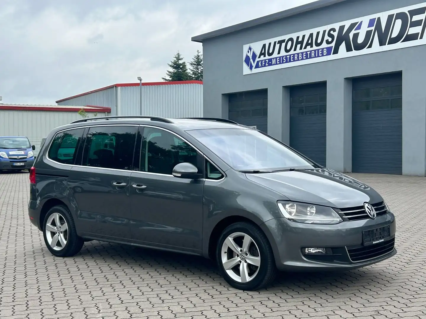 Volkswagen Sharan °RKF-KAMERA°KLIMAAUTO°7-SITZER°NAVI°AHK° Gris - 2