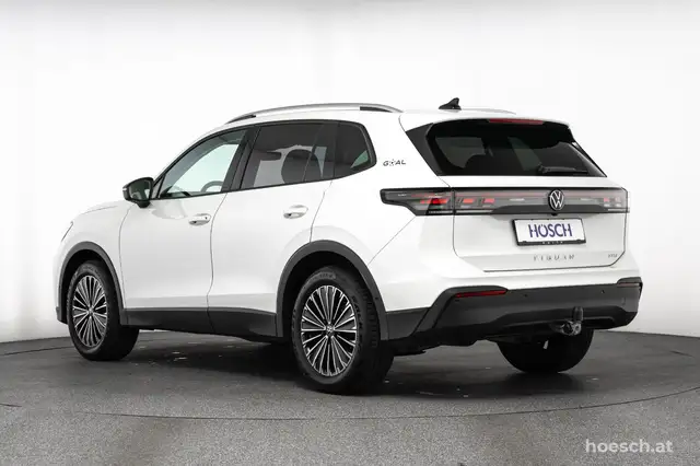 Volkswagen Tiguan view 4