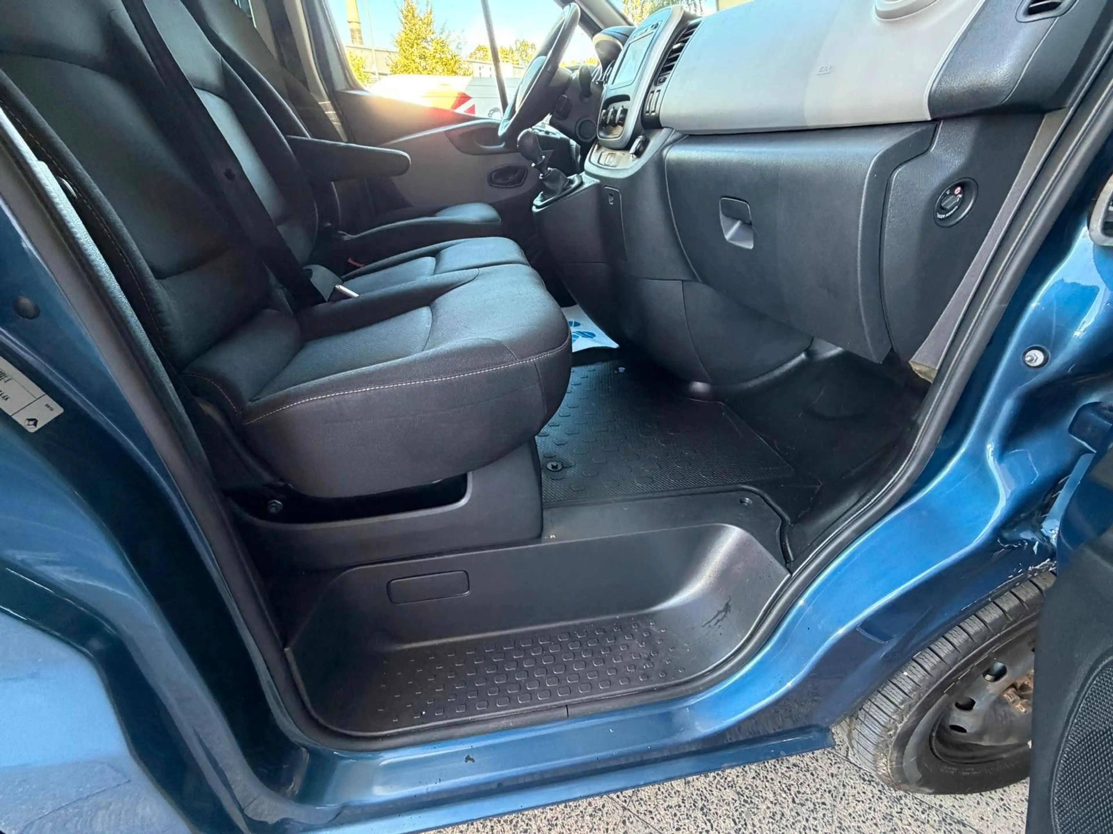 Renault Trafic III L2H1 2,9t Grand  Expression/9Sitzer — photo 4