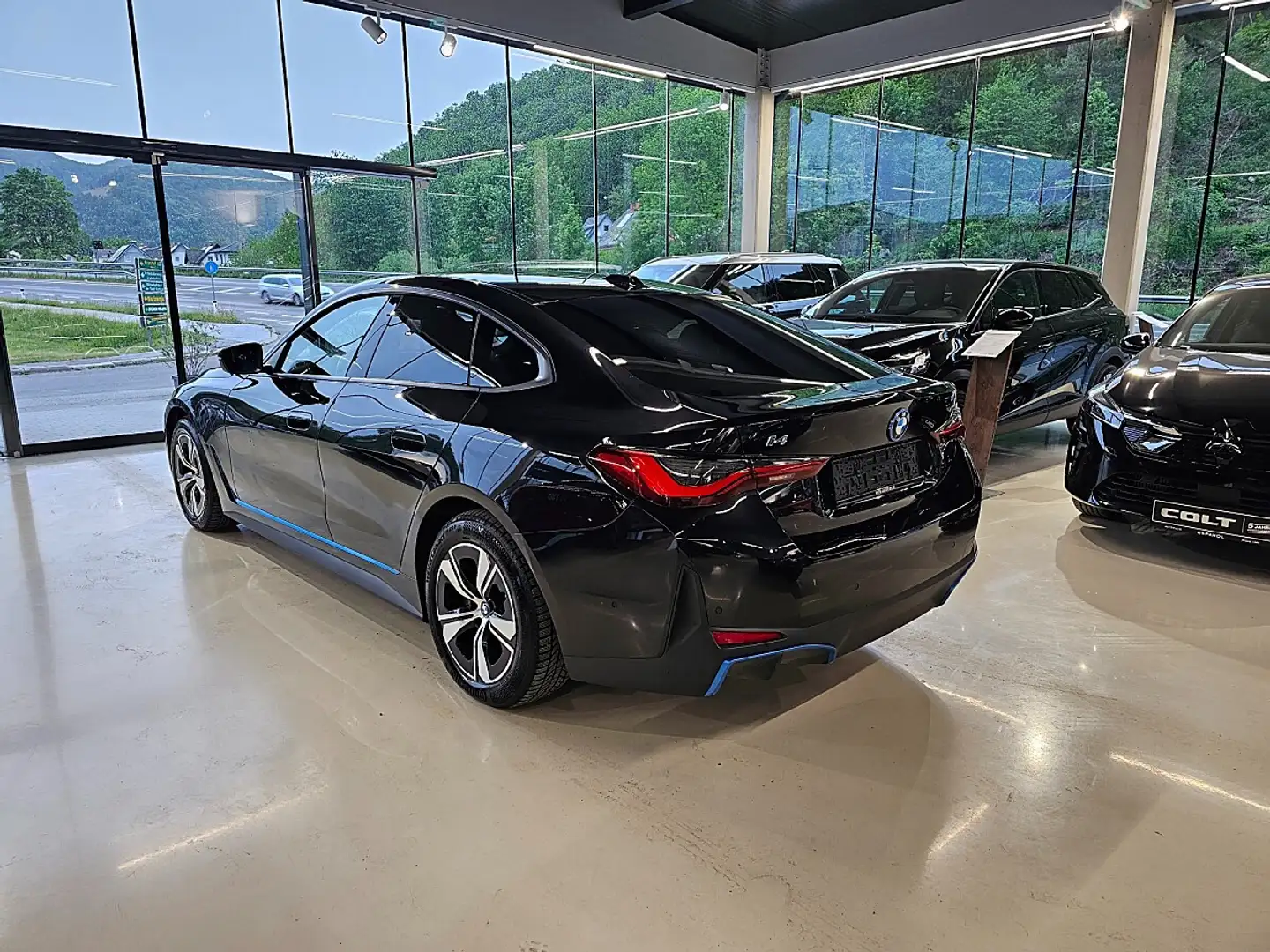 BMW i4 Gran Coupe eDrive40 80,7kWh Schwarz - 2
