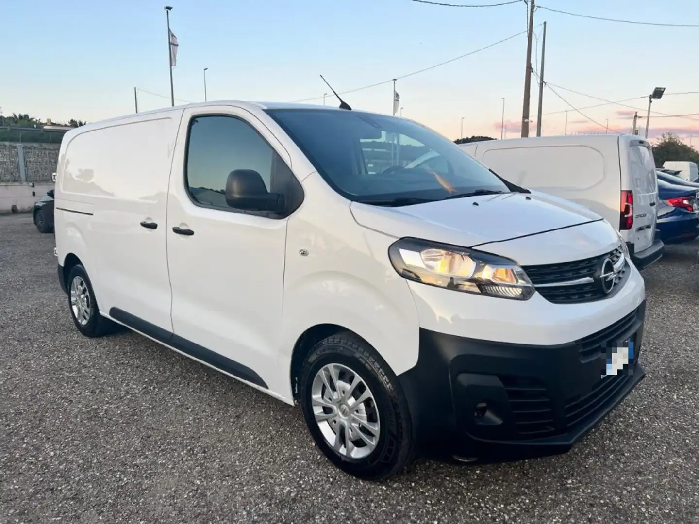 Opel Vivaro 1.5 Diesel 120CV S&S PL-TN M Passo Lungo Enjoy Blanco - 1