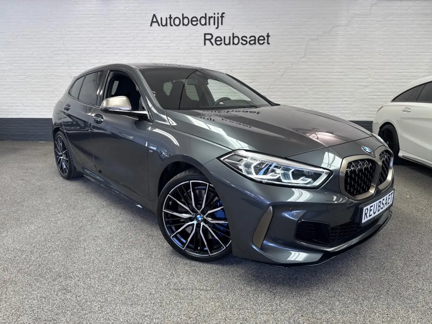 BMW 135 M135I X-Drive High Executive 306pk Kuipstoel Hud I Grau - 1