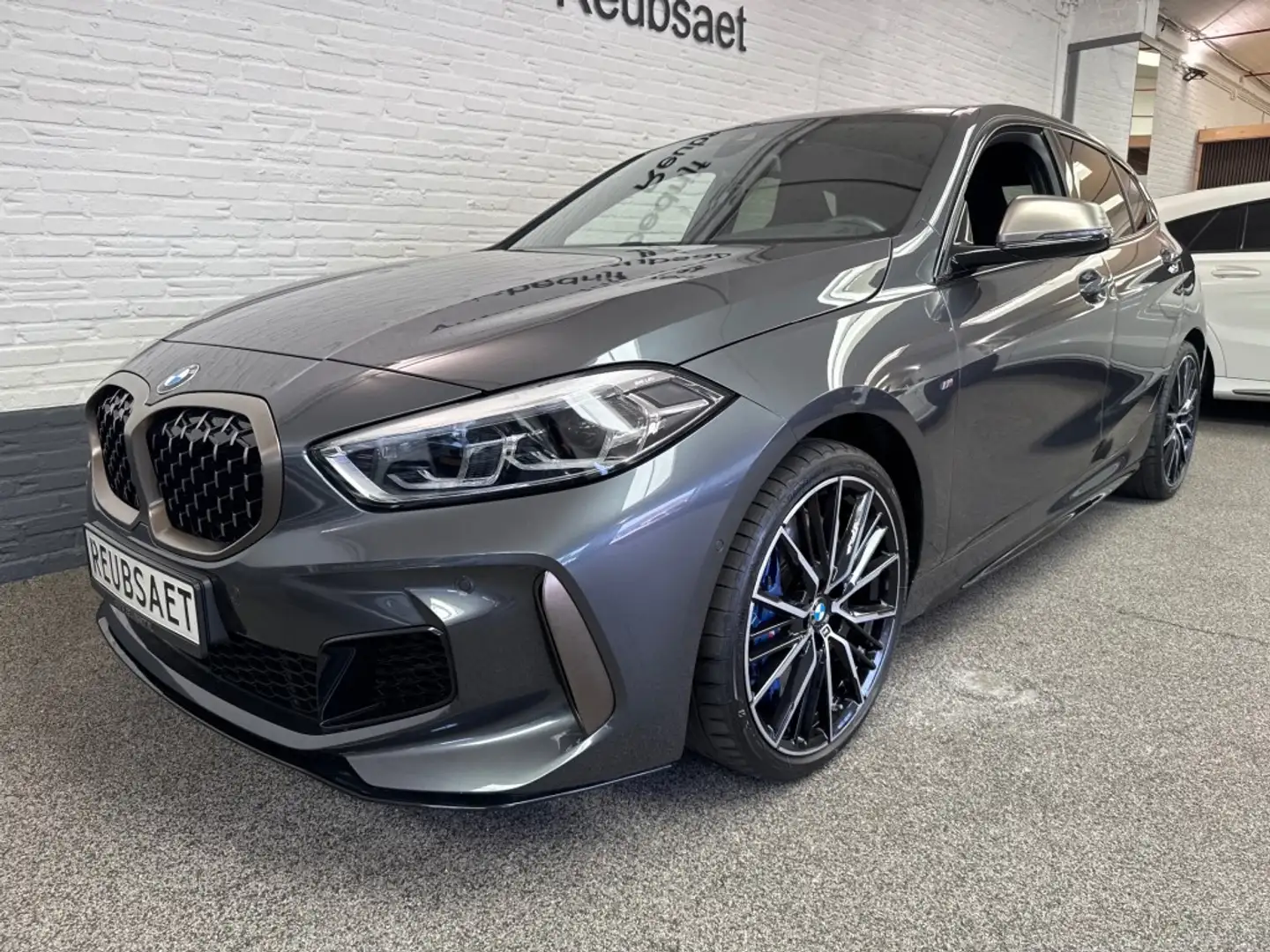 BMW 135 M135I X-Drive High Executive 306pk Kuipstoel Hud I Grau - 2