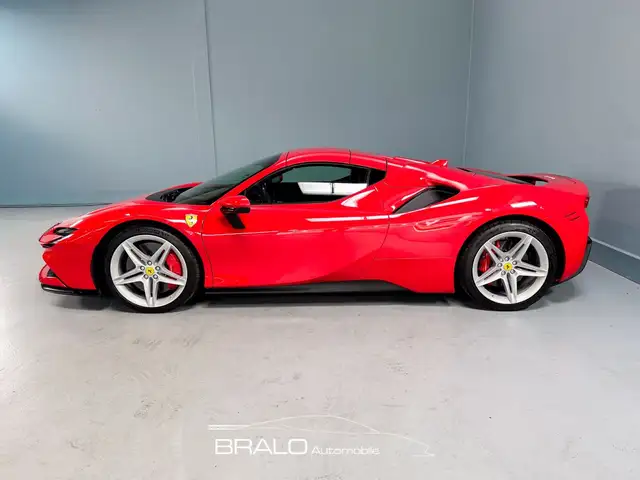 Ferrari SF90 Spider Daytona Racing Seats, Lift