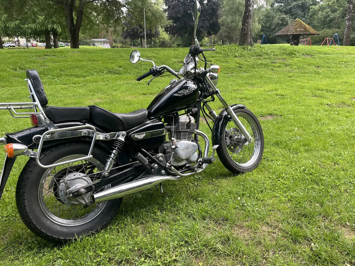 Honda CA 125 Rebel Černá - 1