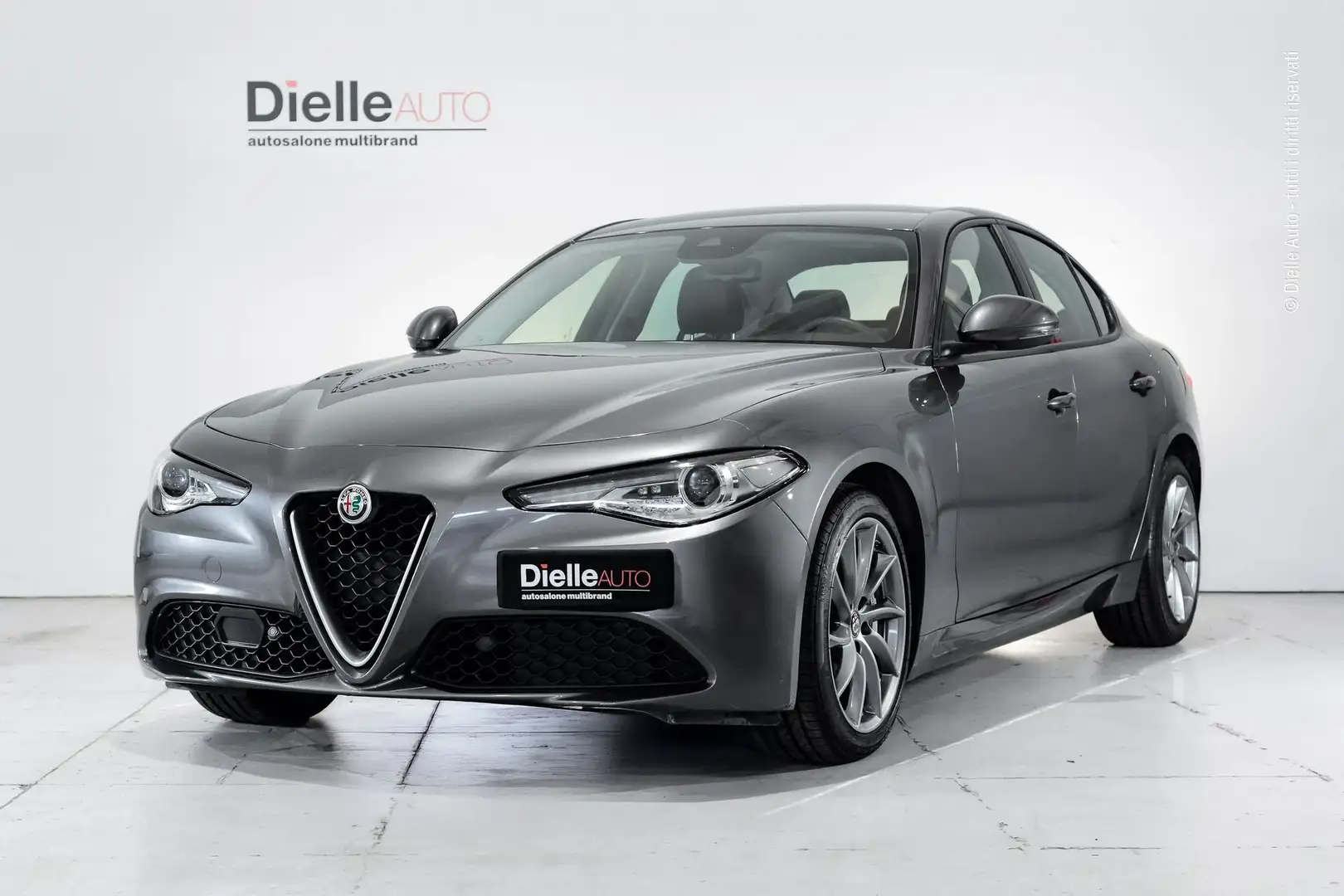 Alfa Romeo Giulia Giulia 2.2 Turbodiesel 180 CV AT8 AWD Q4 Super Grigio - 1