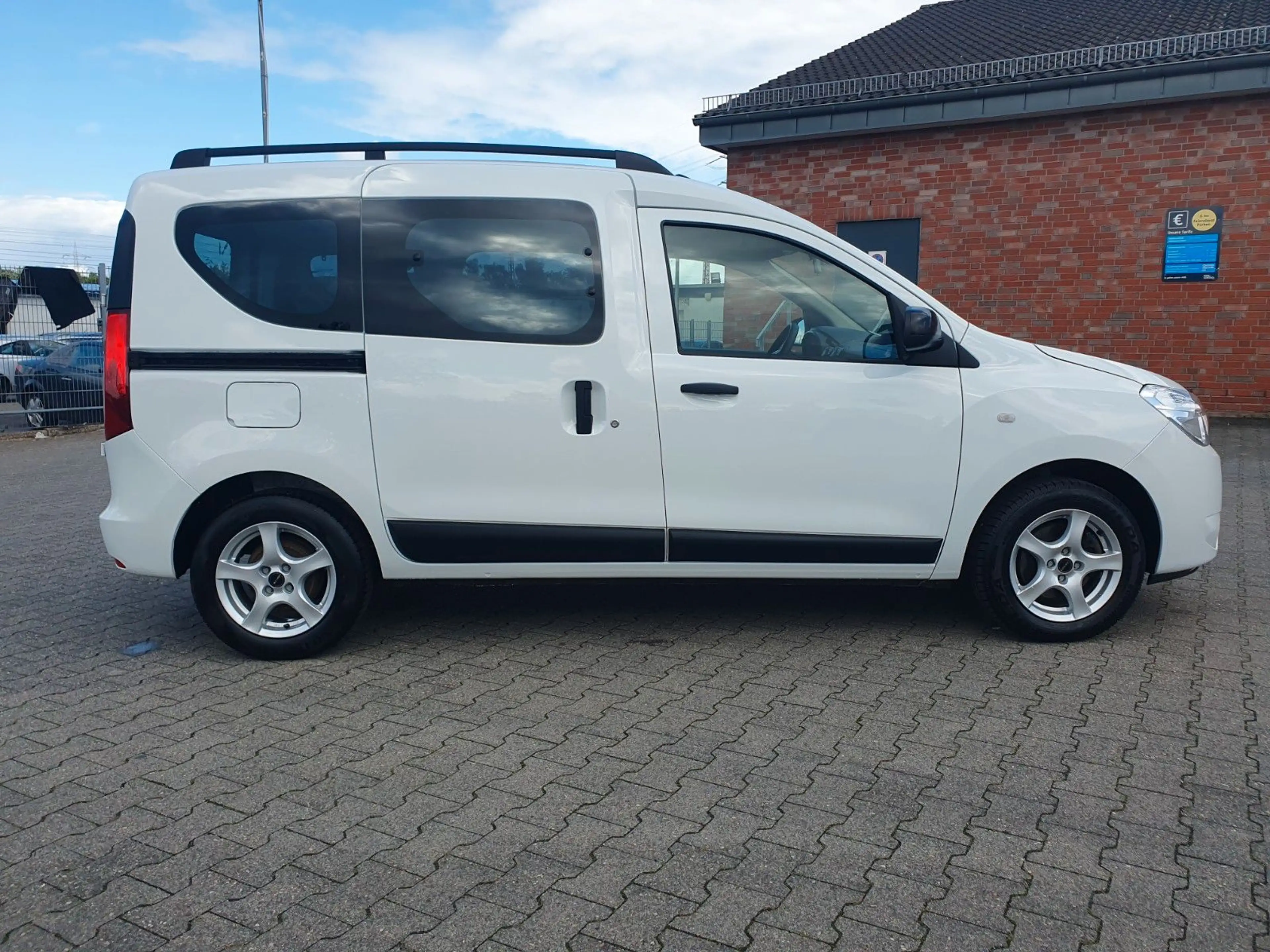 Dacia Dokker Comfort GARANTIE KLIMA NAVI CARPLAY — photo 4