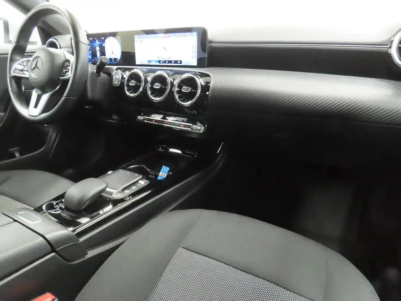 Mercedes-Benz CLA 180 d ShootingBrake 8GTRONIC **FULL LED-CRUISE-NAVI** — photo 8