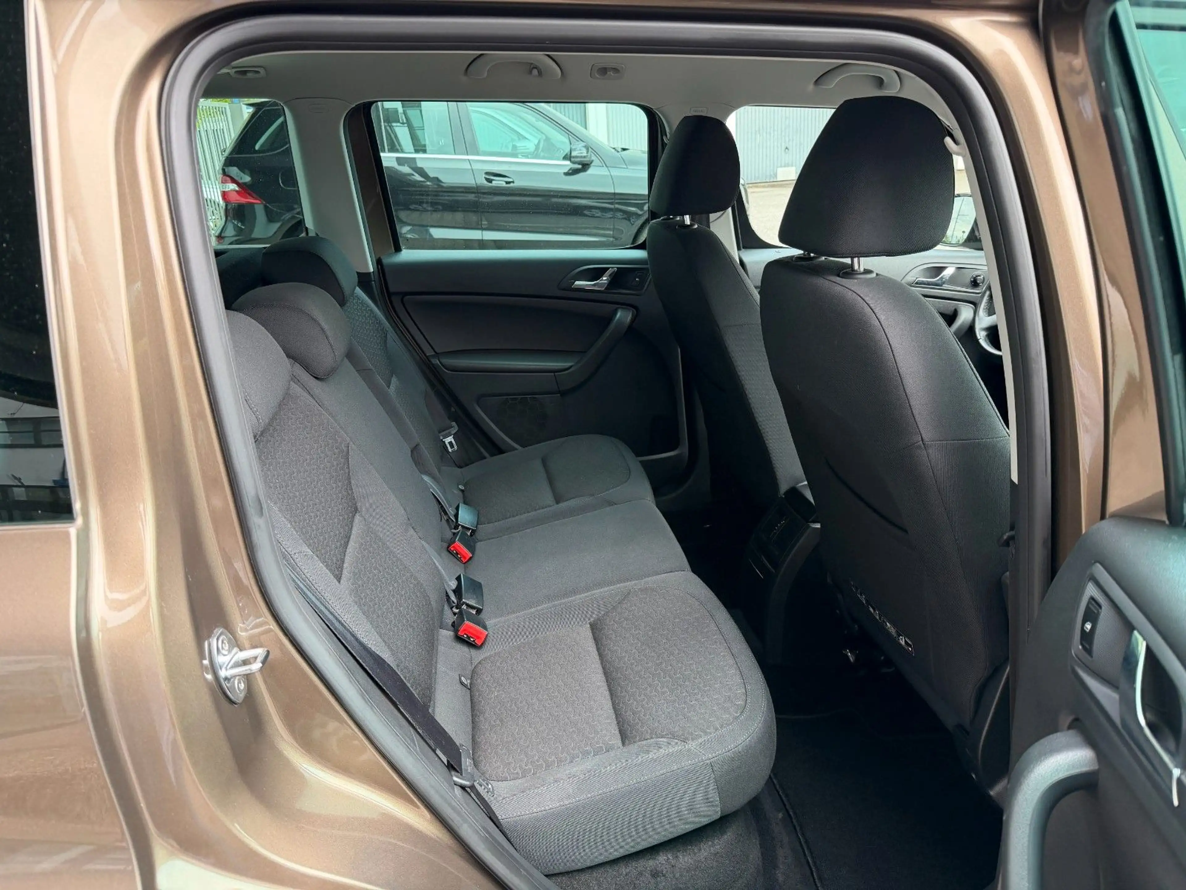 Skoda Yeti 1.8 TSI 4x4 Elegance Plus Edition / 2.Hand — photo 14