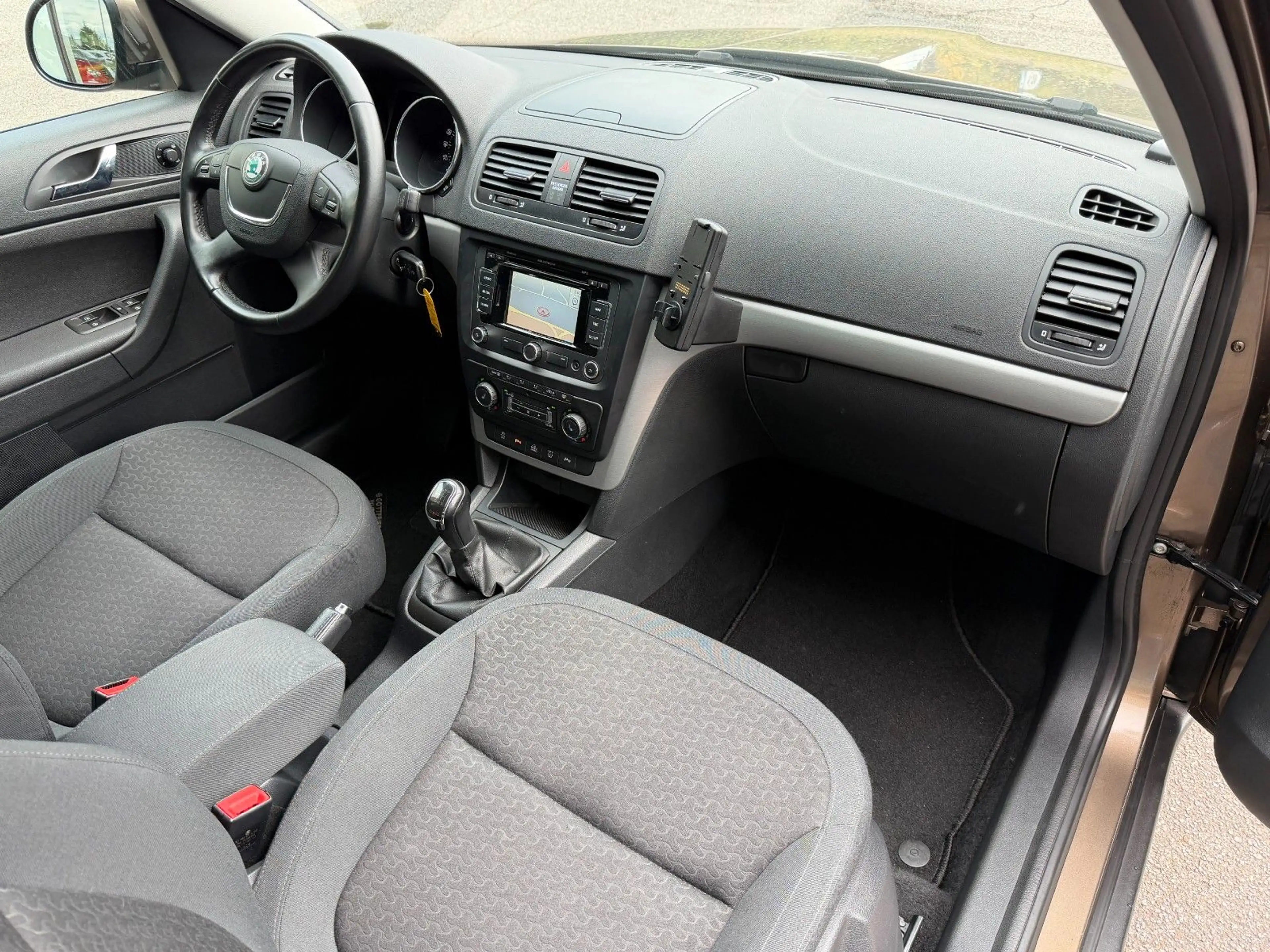 Skoda Yeti 1.8 TSI 4x4 Elegance Plus Edition / 2.Hand — photo 11