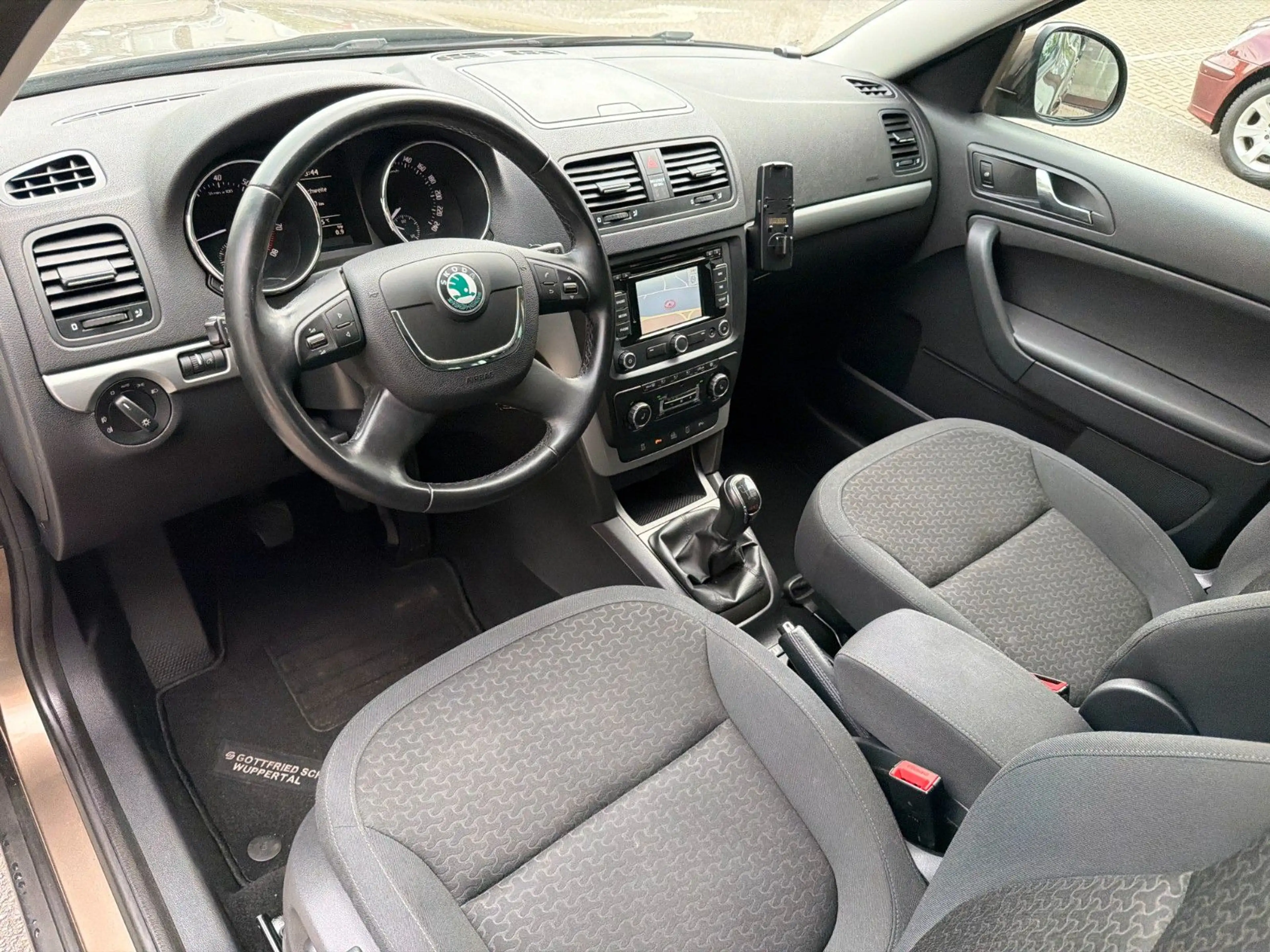 Skoda Yeti 1.8 TSI 4x4 Elegance Plus Edition / 2.Hand — photo 9