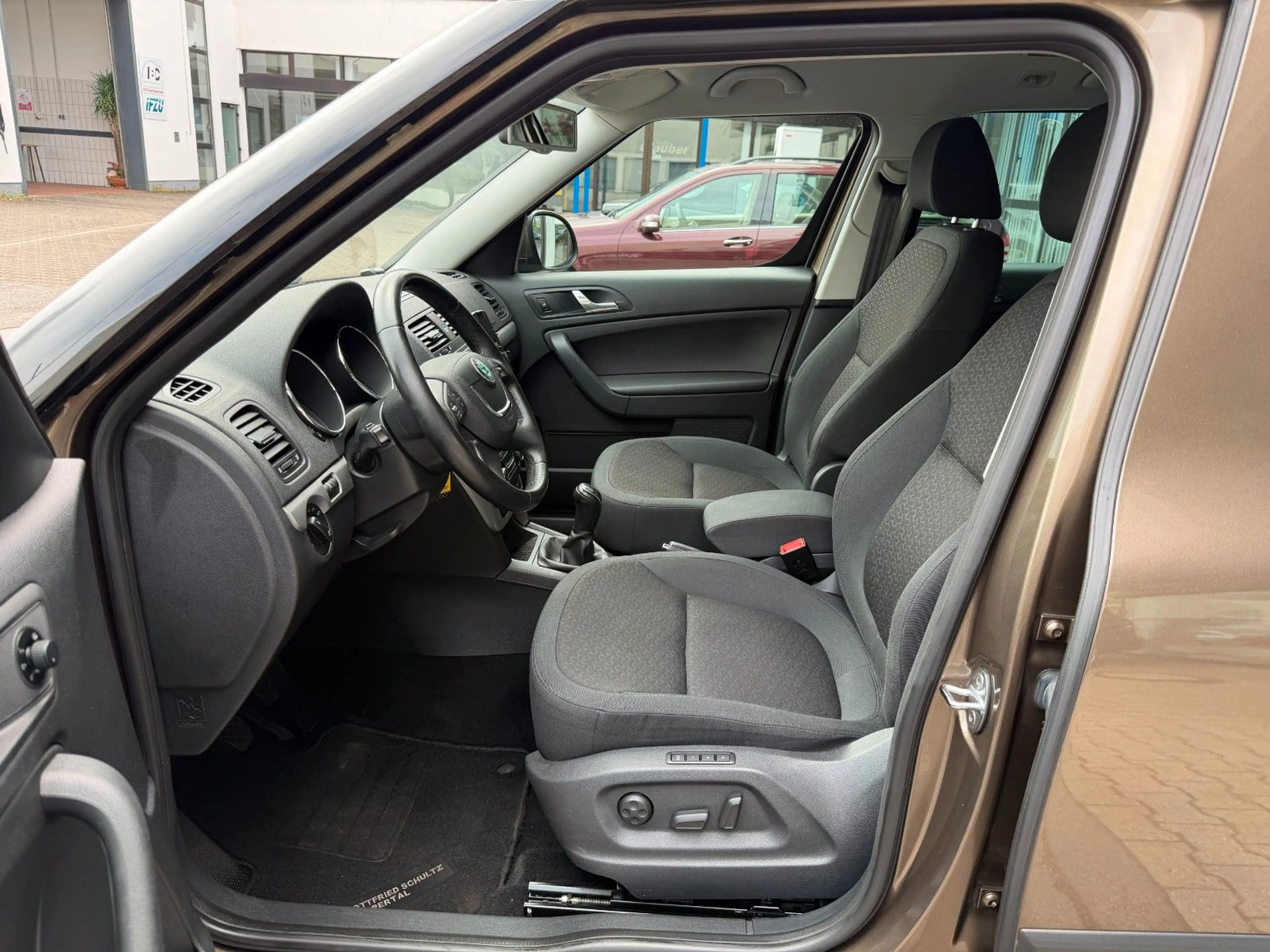 Skoda Yeti 1.8 TSI 4x4 Elegance Plus Edition / 2.Hand — photo 8