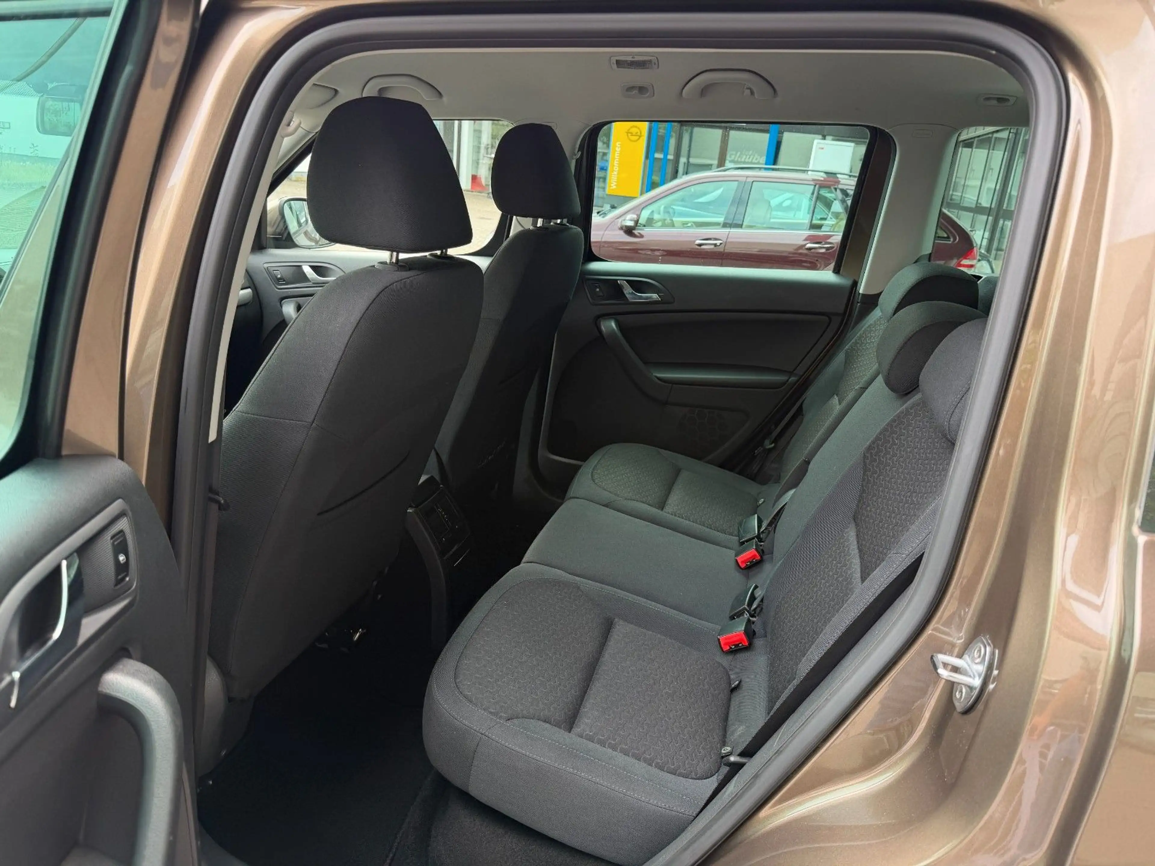 Skoda Yeti 1.8 TSI 4x4 Elegance Plus Edition / 2.Hand — photo 13