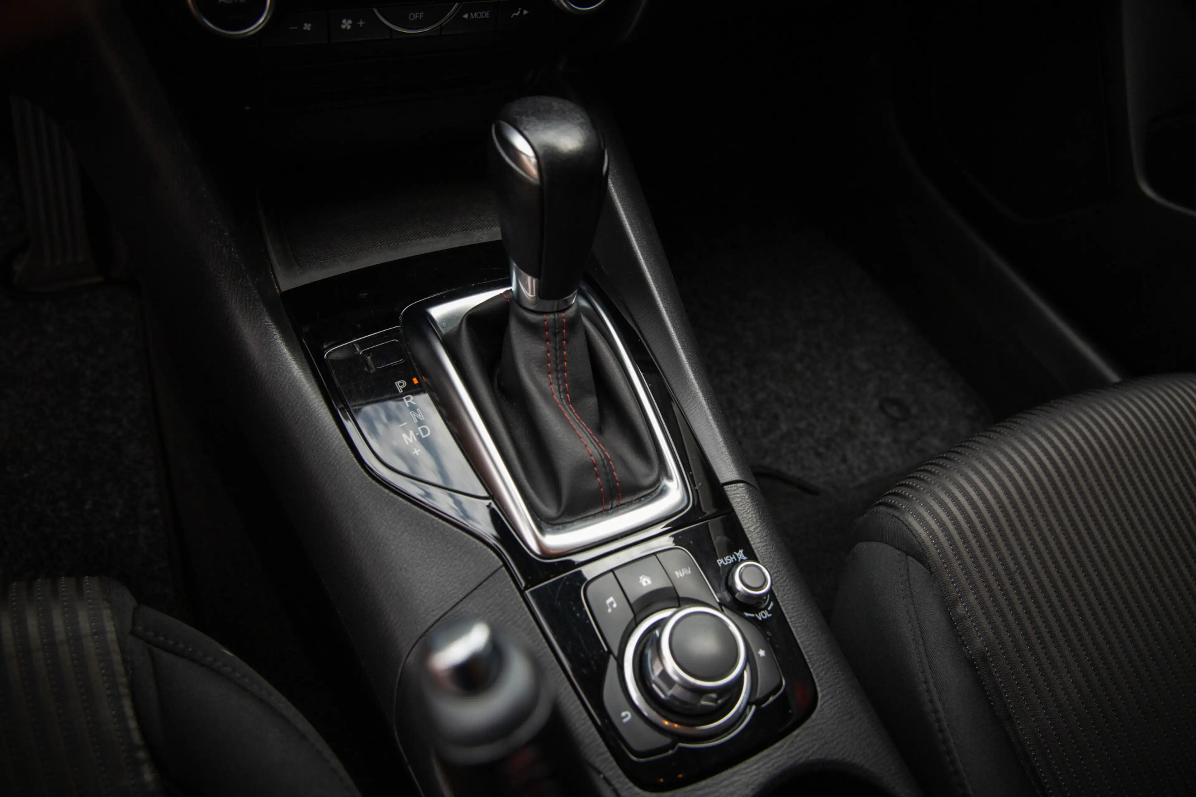 Mazda 3 2.0 TS , Navigatie, Stoelverwarming, Automaat — photo 18