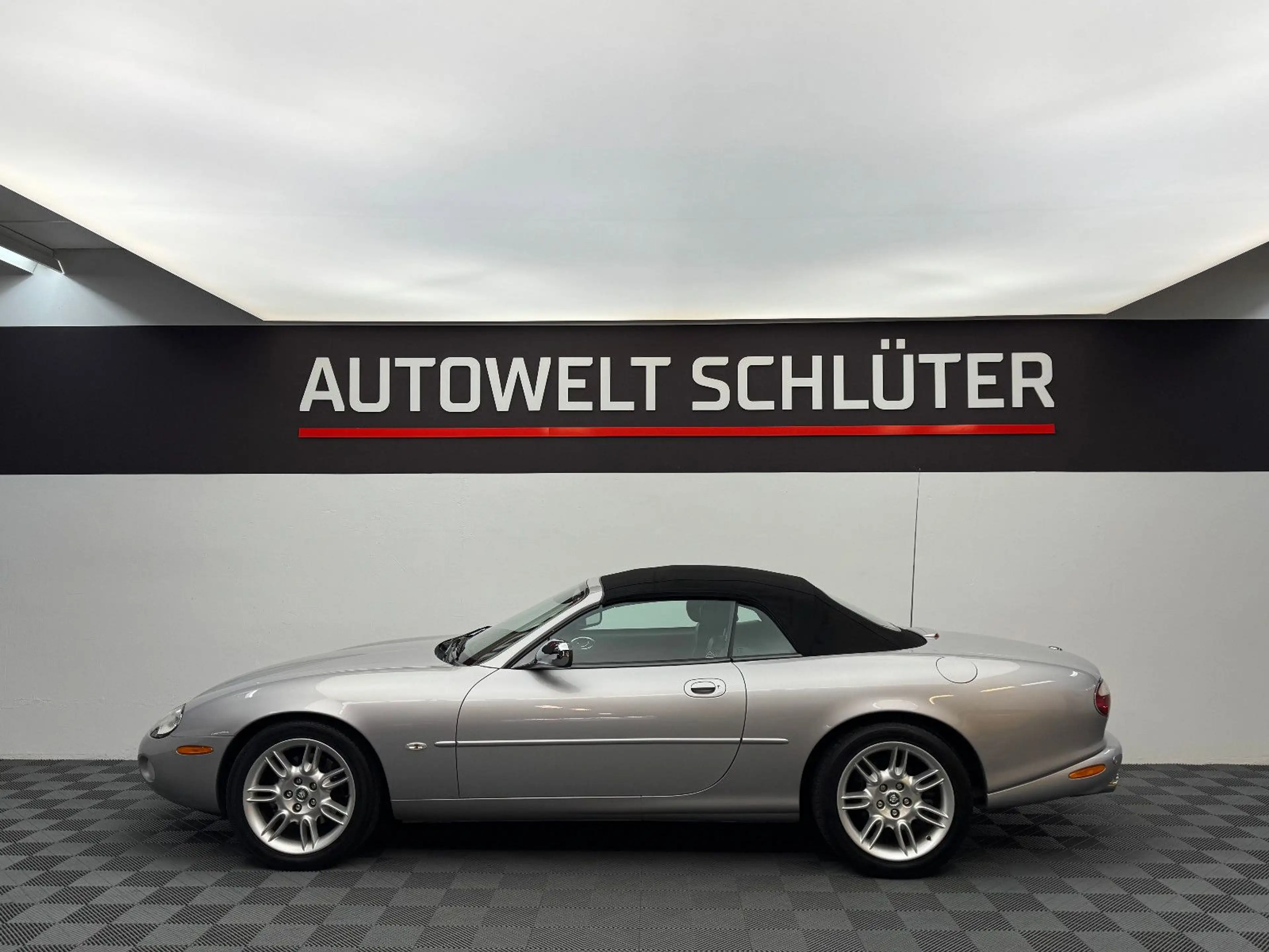 Jaguar XK8 Cabriolet — photo 2