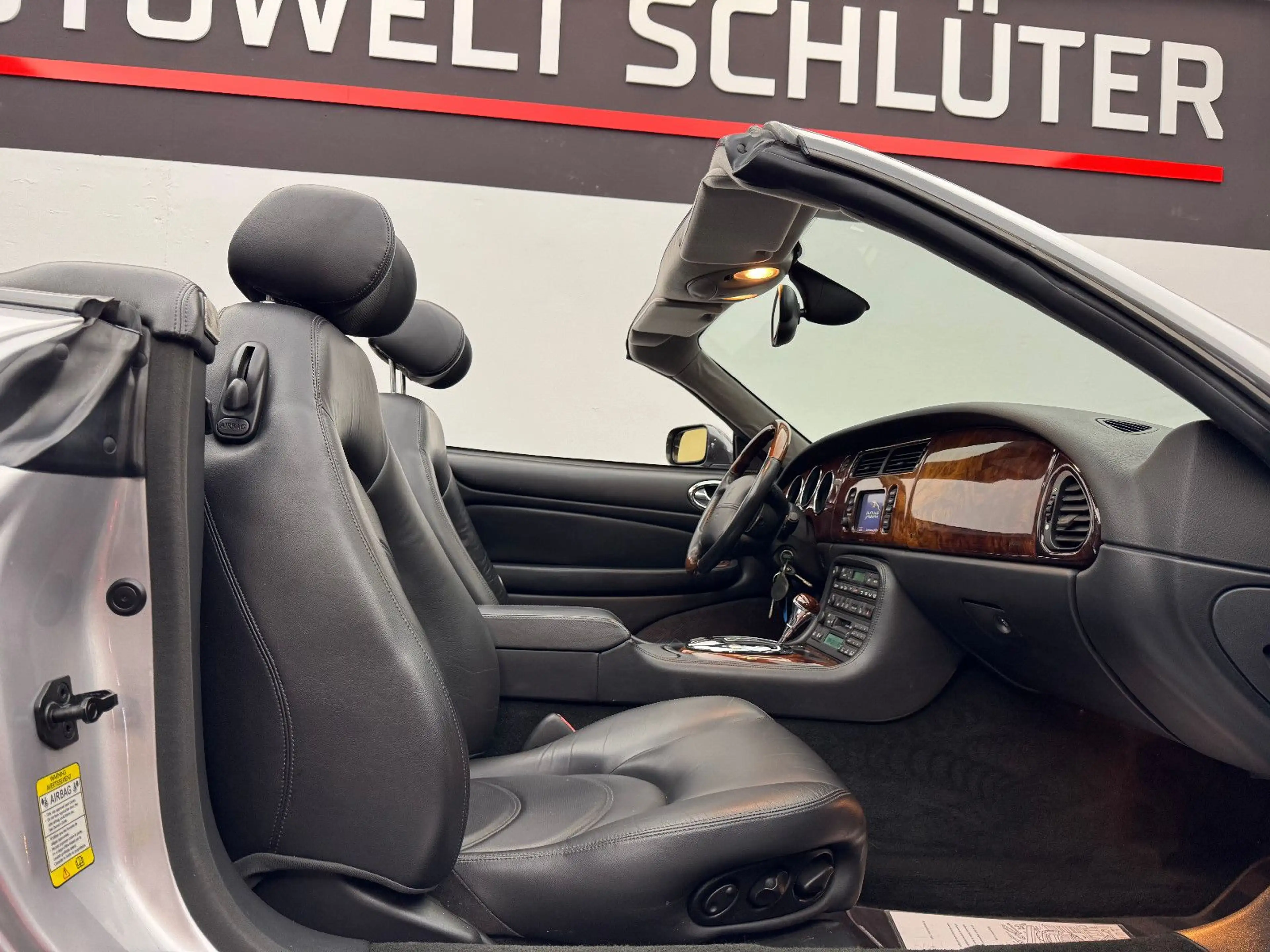 Jaguar XK8 Cabriolet — photo 12