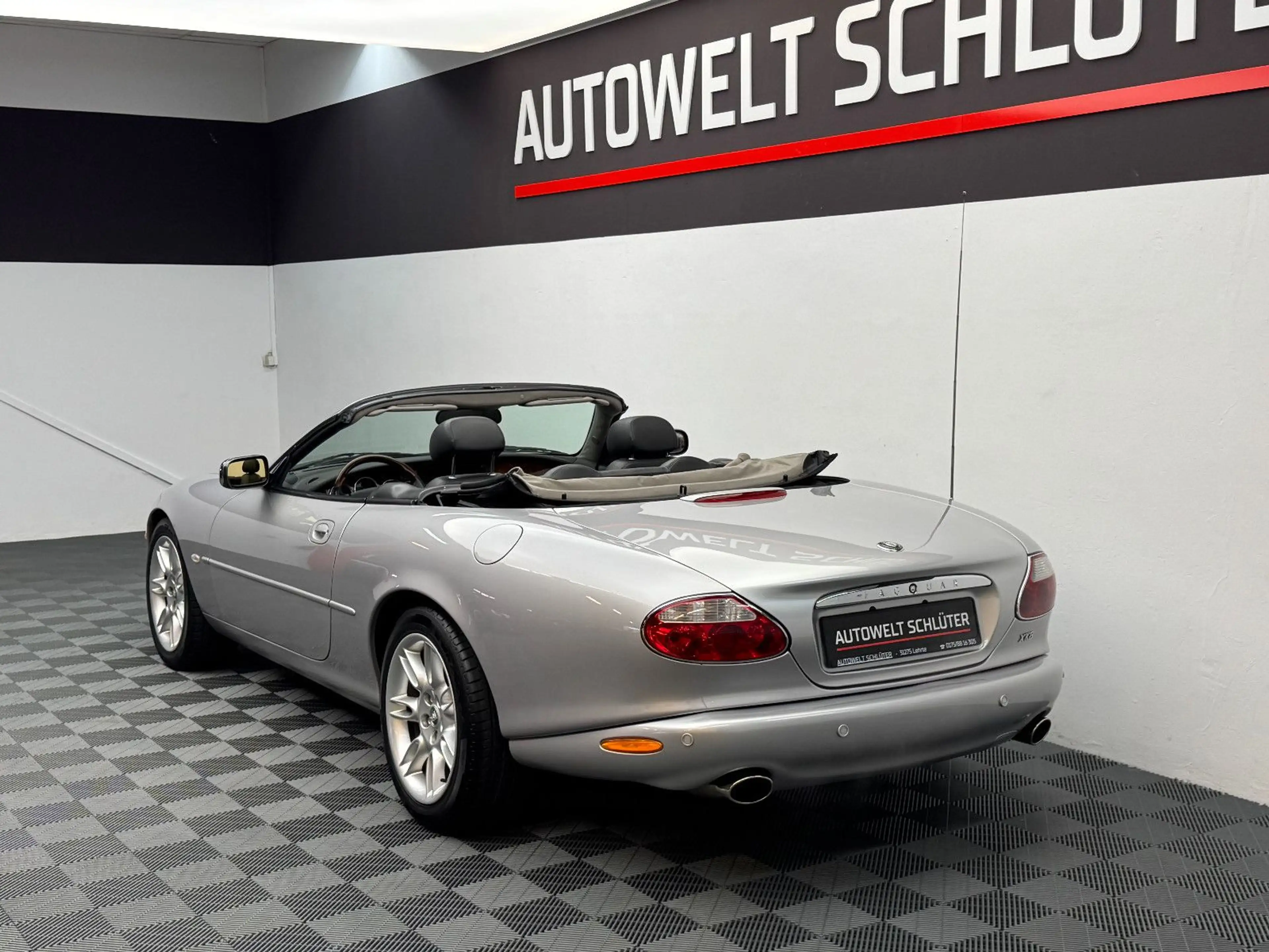 Jaguar XK8 Cabriolet — photo 6