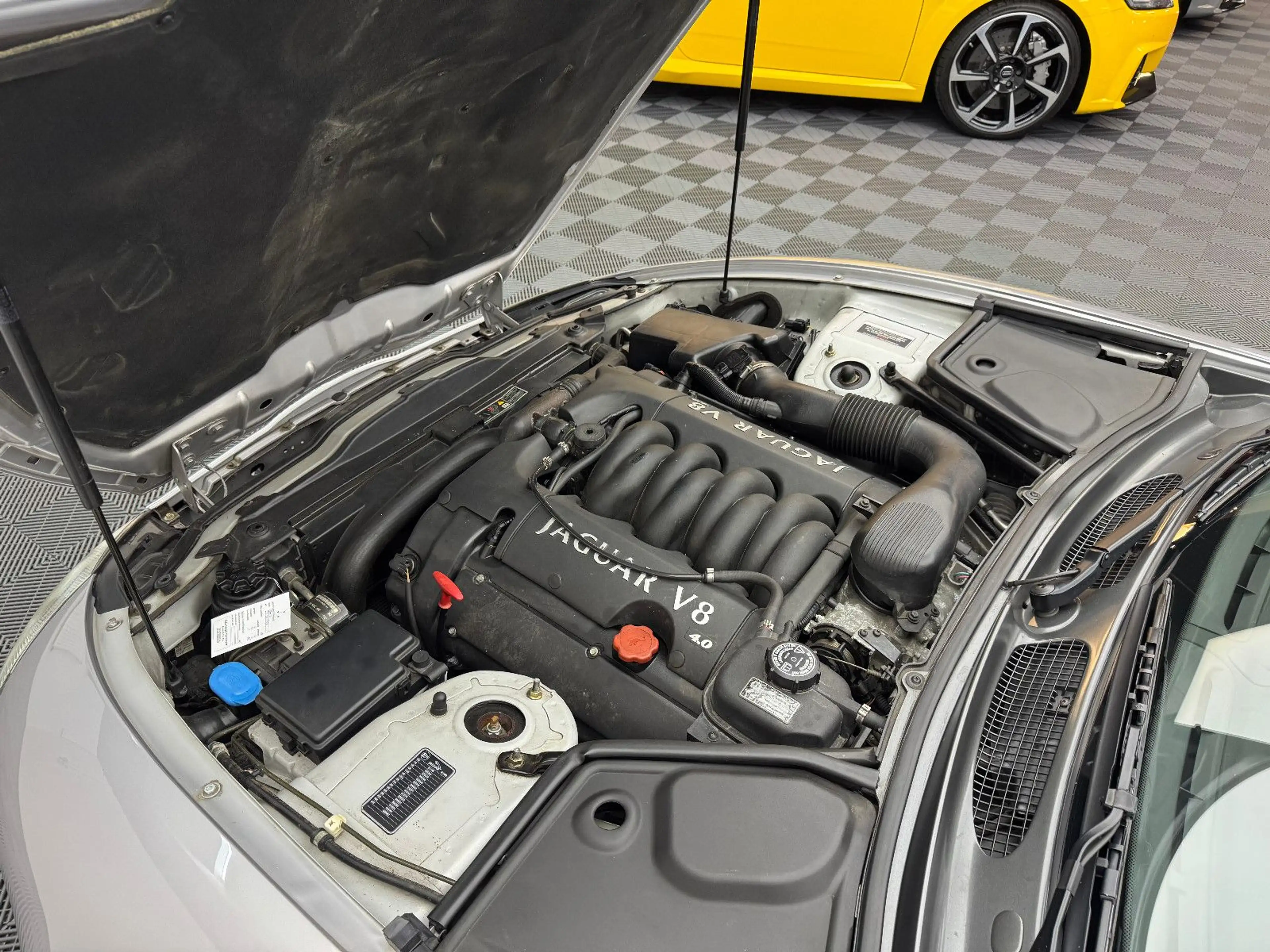 Jaguar XK8 Cabriolet — photo 11