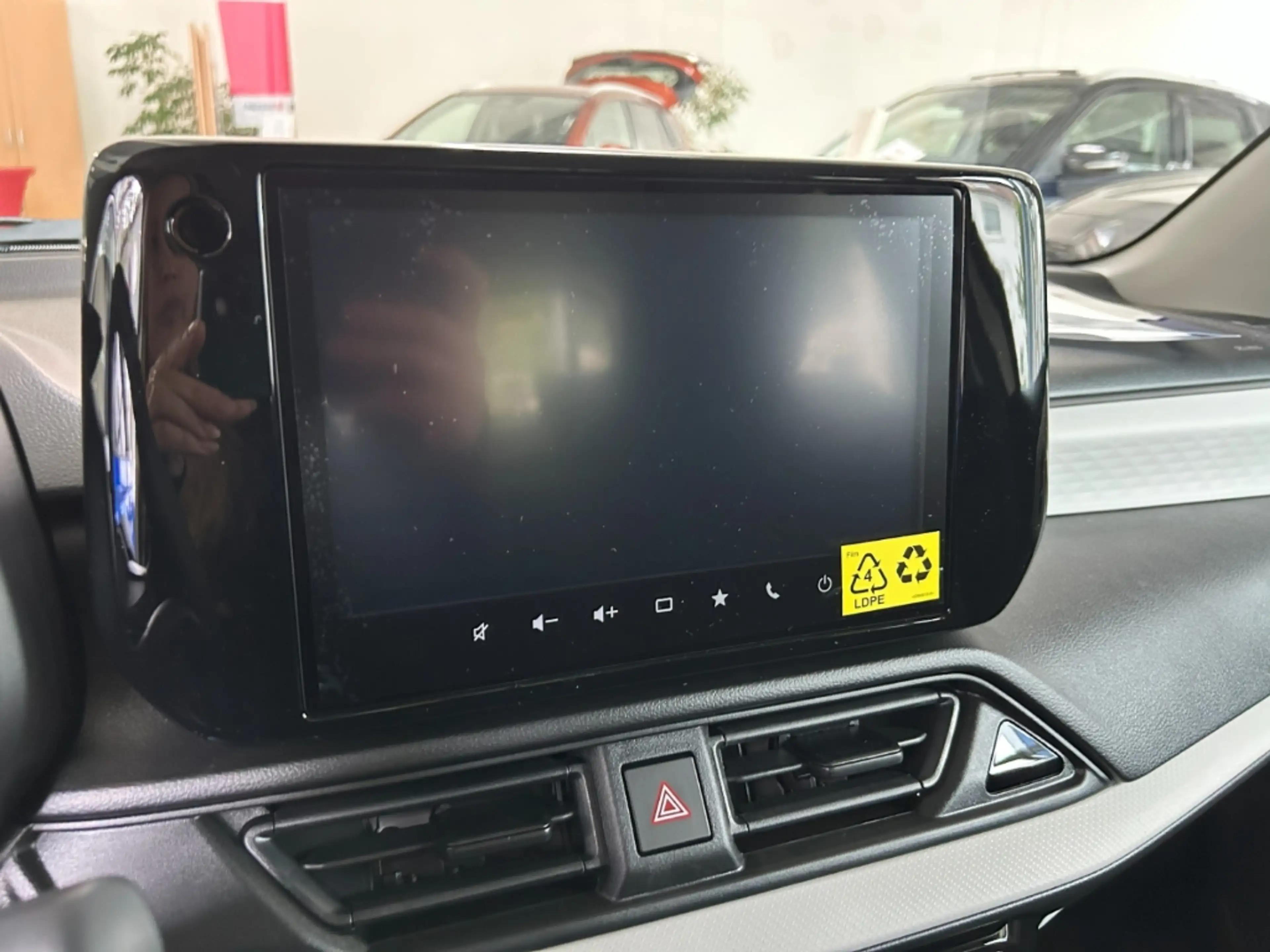 Suzuki Swift 1.2 Comfort Hybrid Nav LED ACC CarPlay SHZ — photo 15