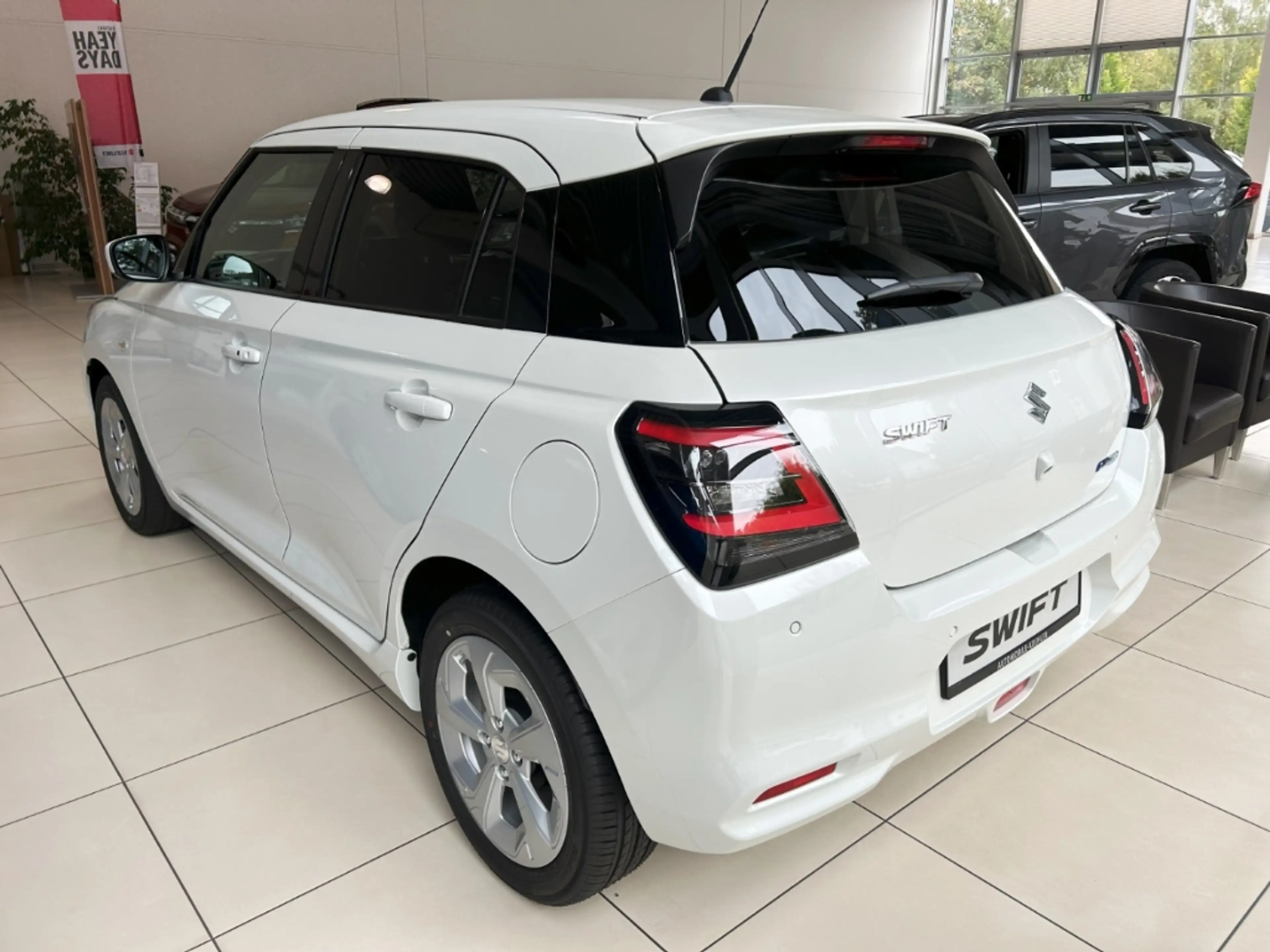 Suzuki Swift 1.2 Comfort Hybrid Nav LED ACC CarPlay SHZ — photo 4