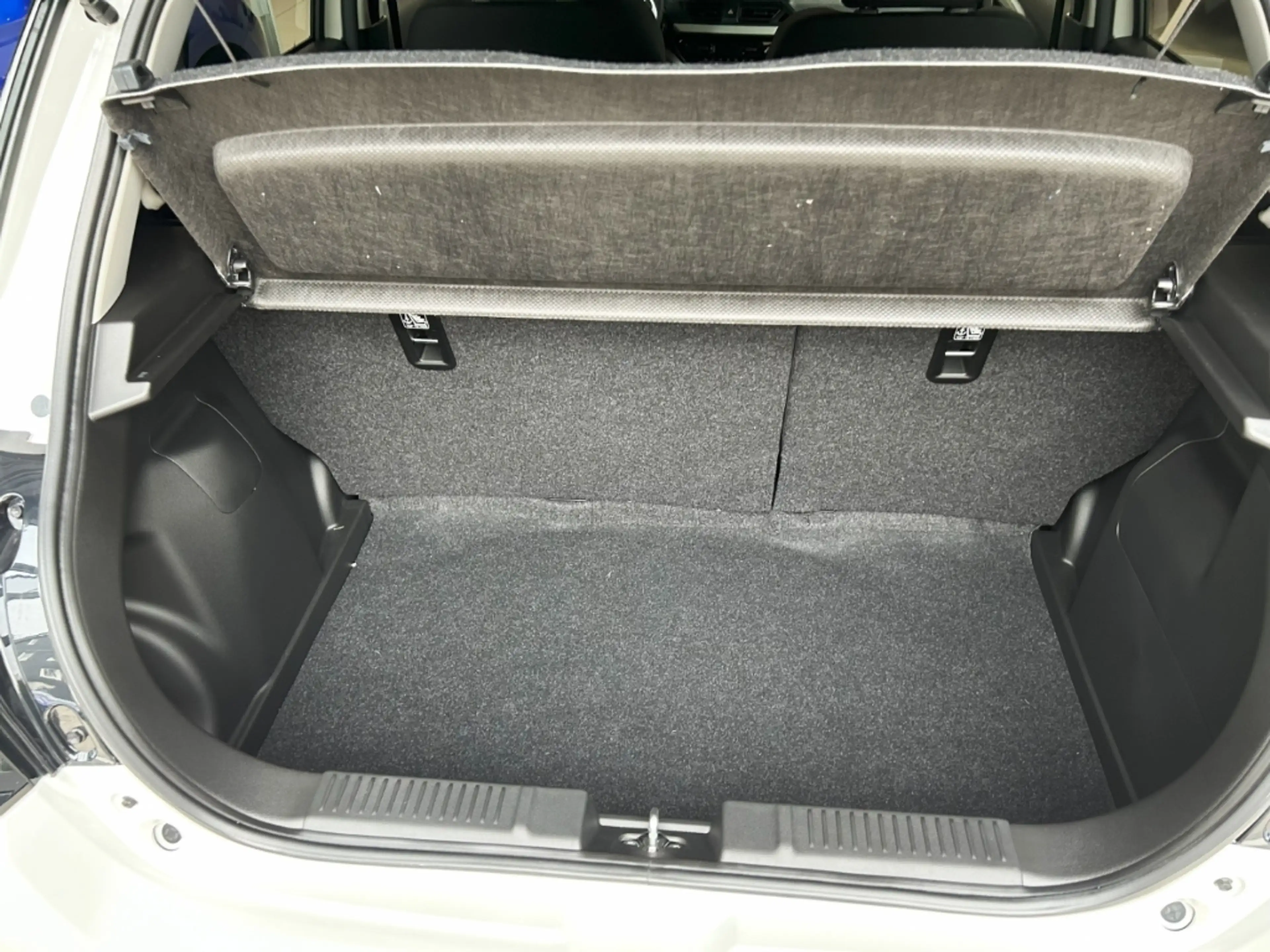 Suzuki Swift 1.2 Comfort Hybrid Nav LED ACC CarPlay SHZ — photo 7