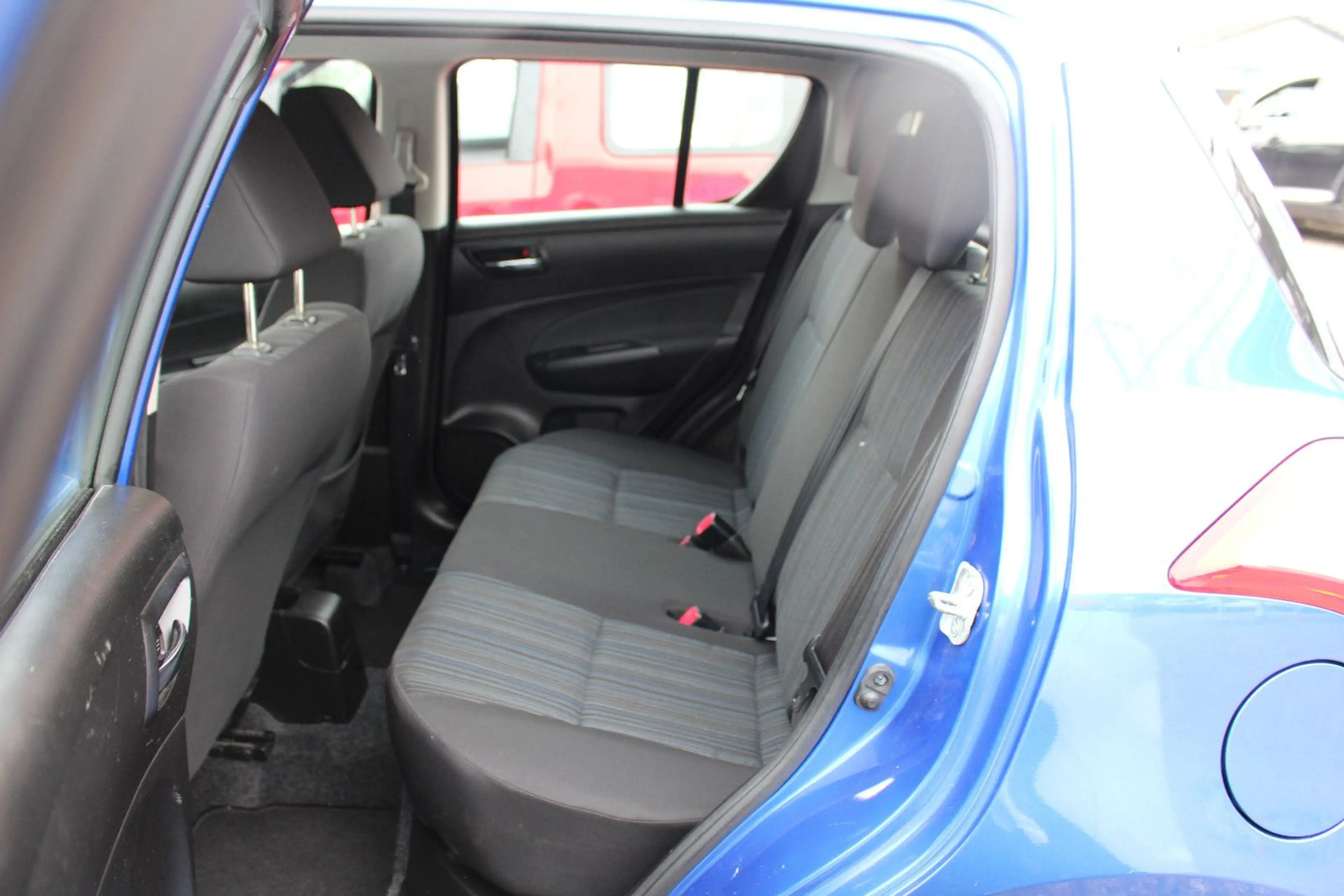 Suzuki Swift Club *S.Heft*2.Hand*Klima*SHZ*Tempomat* — photo 7