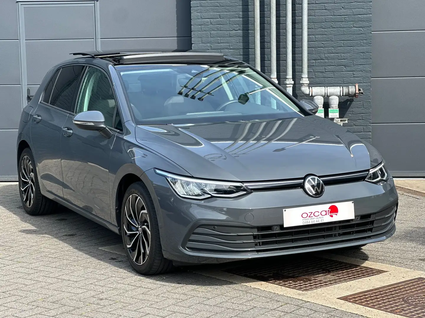 Volkswagen Golf 1.0 eTSi Aut.|Pano|Cam|Stoelverw|ACC|*1JGarantie* Gris - 2
