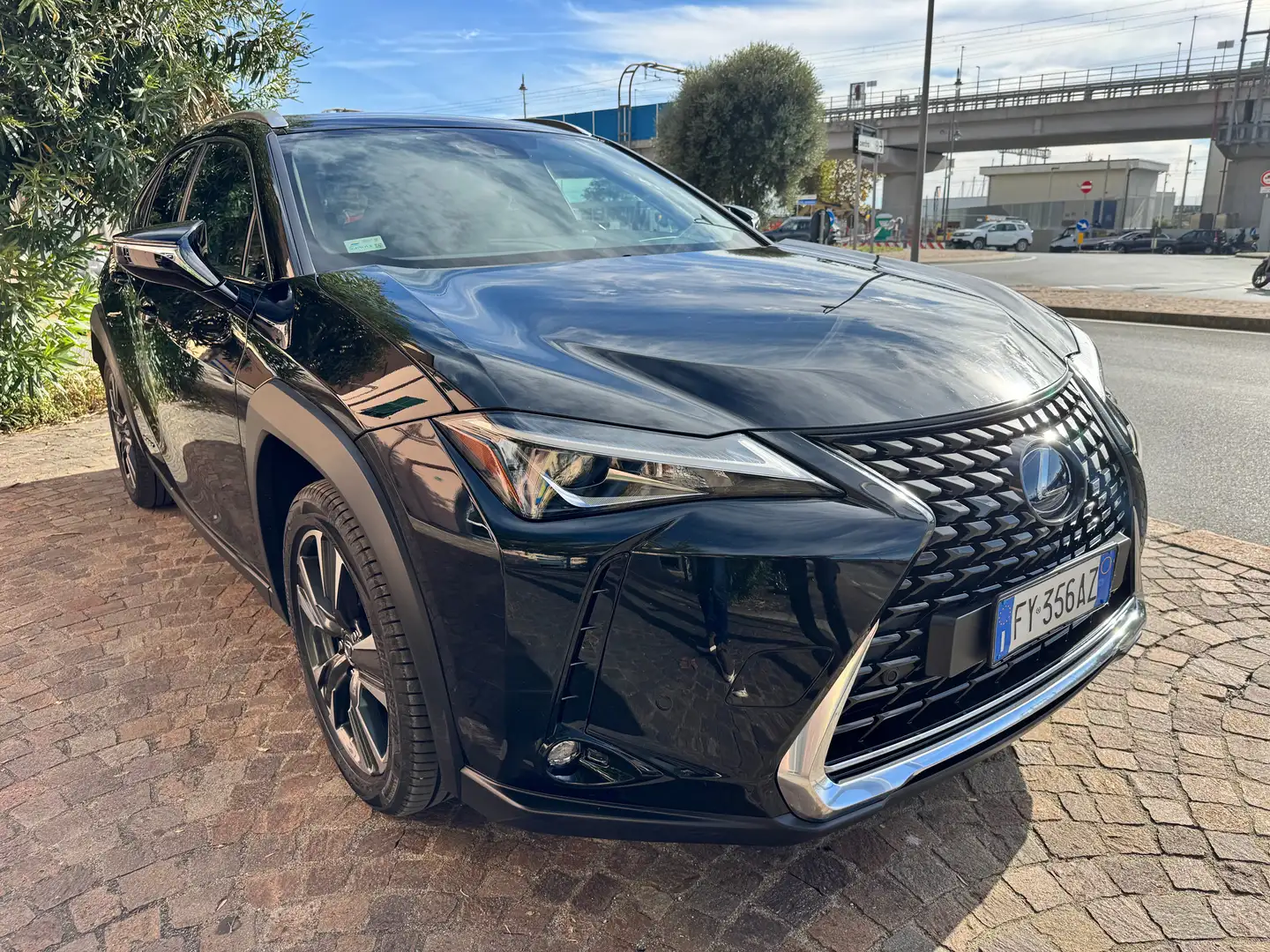 Lexus UX 200 UX 2019 250h 2.0 Premium 2wd cvt Zwart - 2