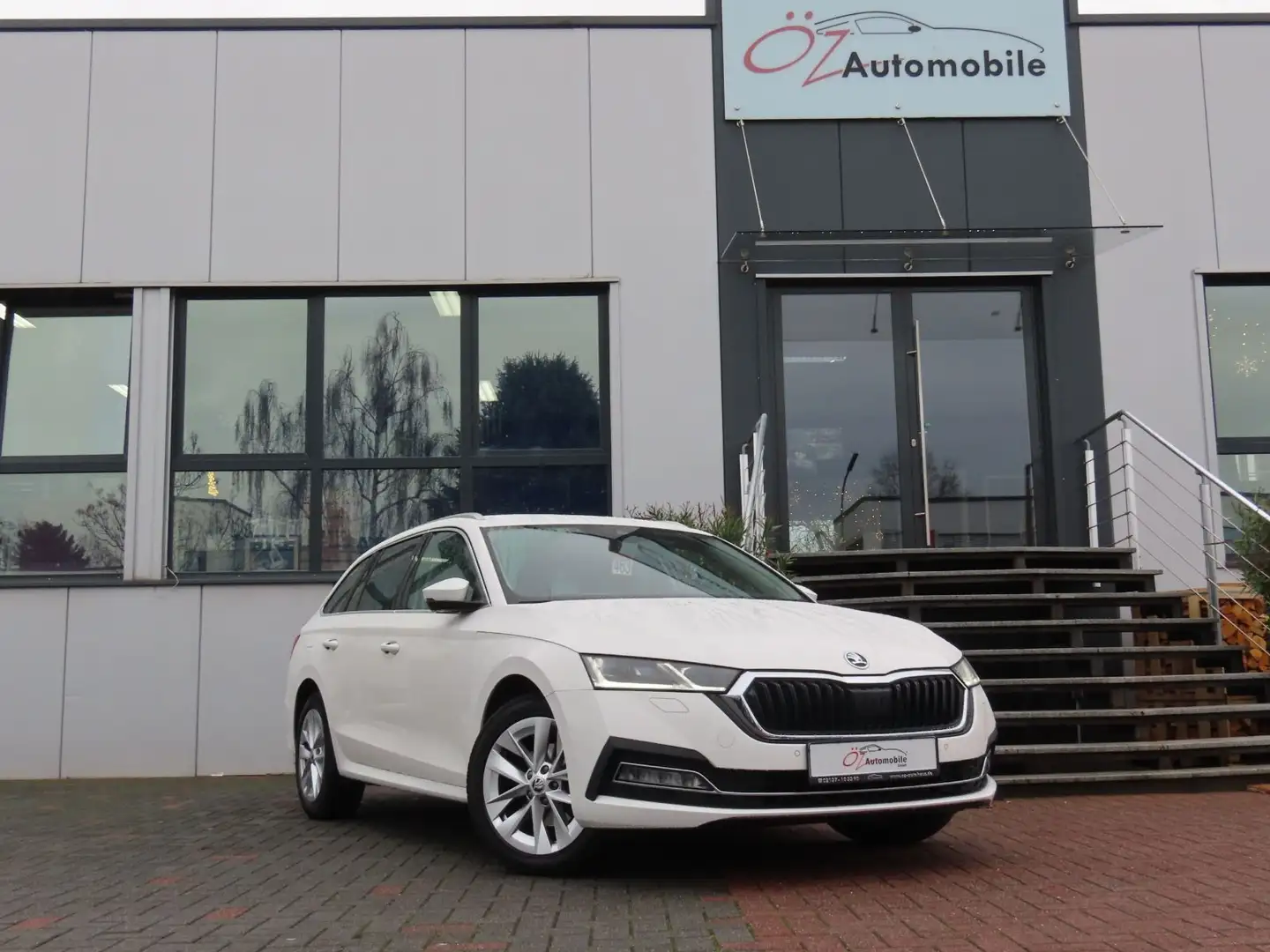 Skoda Octavia Combi Autom. Sitzheizung Klimaauto. Blanc - 2