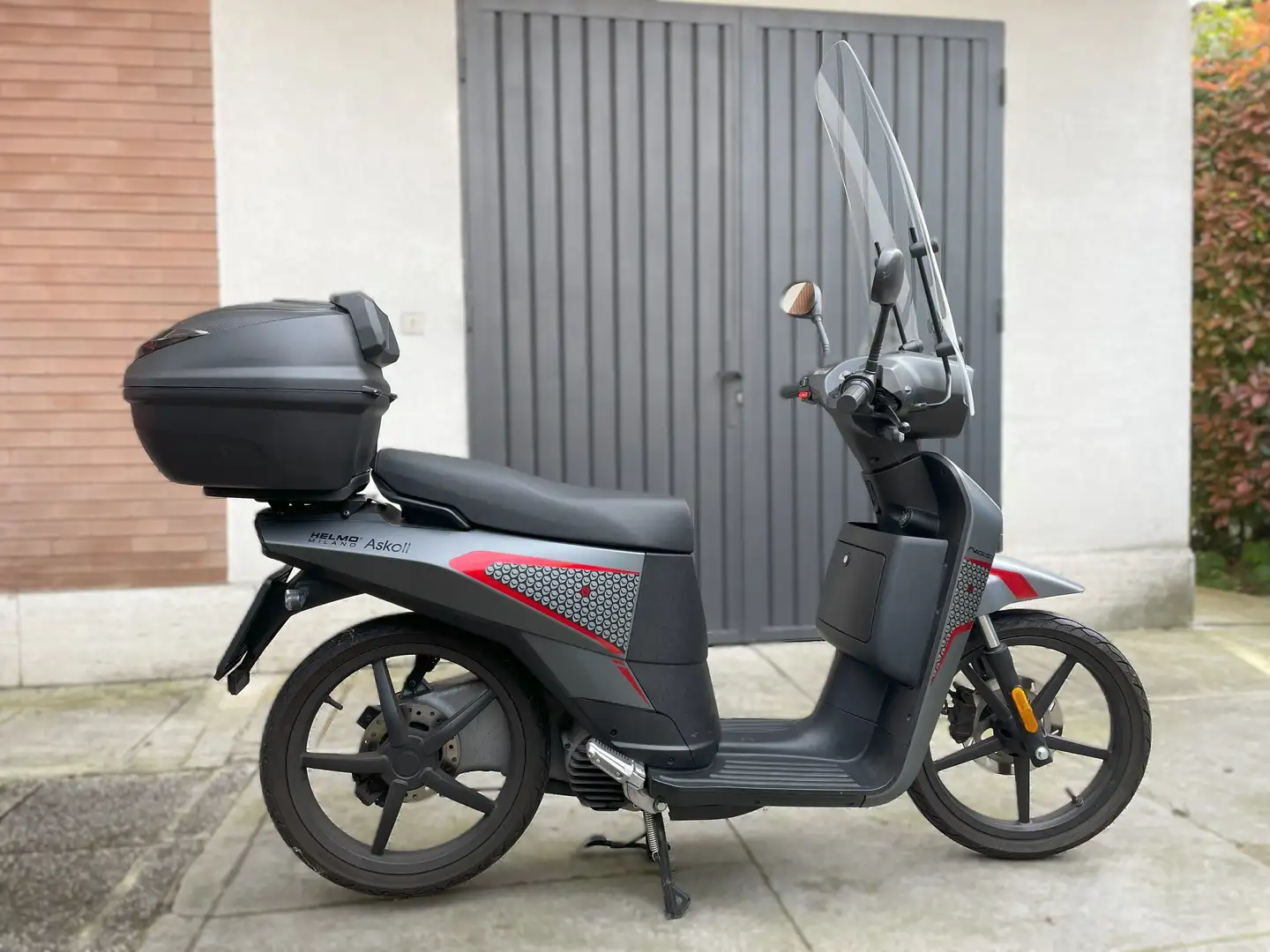 Askoll E-Scooter NGS3 by Helmo Limited Edition Gri - 2