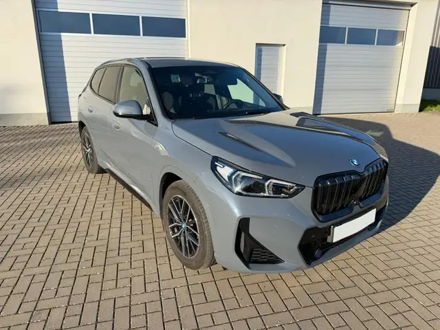 BMW iX1 30 xDrive M Sport AHK ACC BATTERIEZERTIFIKAT