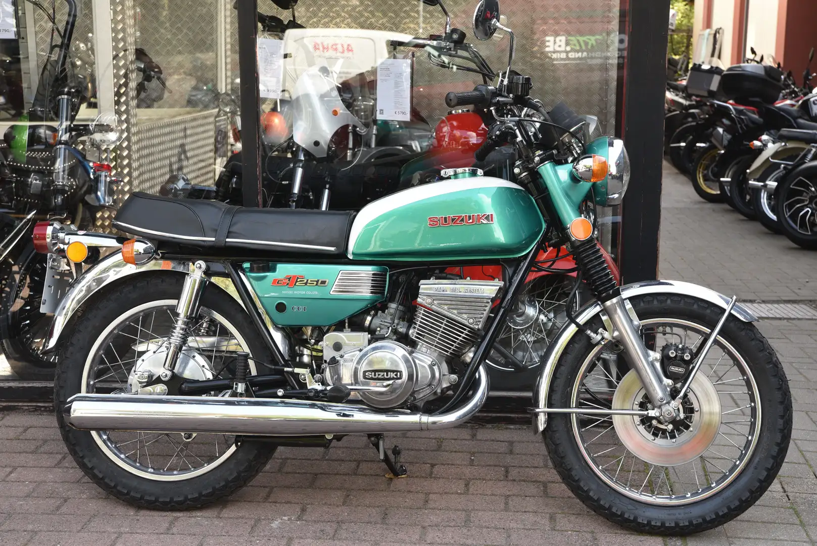 Suzuki GT 250 ***MOTO VERTE*** Groen - 2
