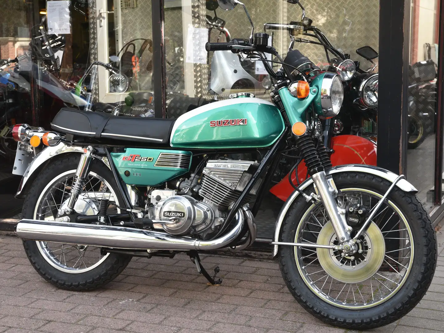 Suzuki GT 250 ***MOTO VERTE*** Groen - 1