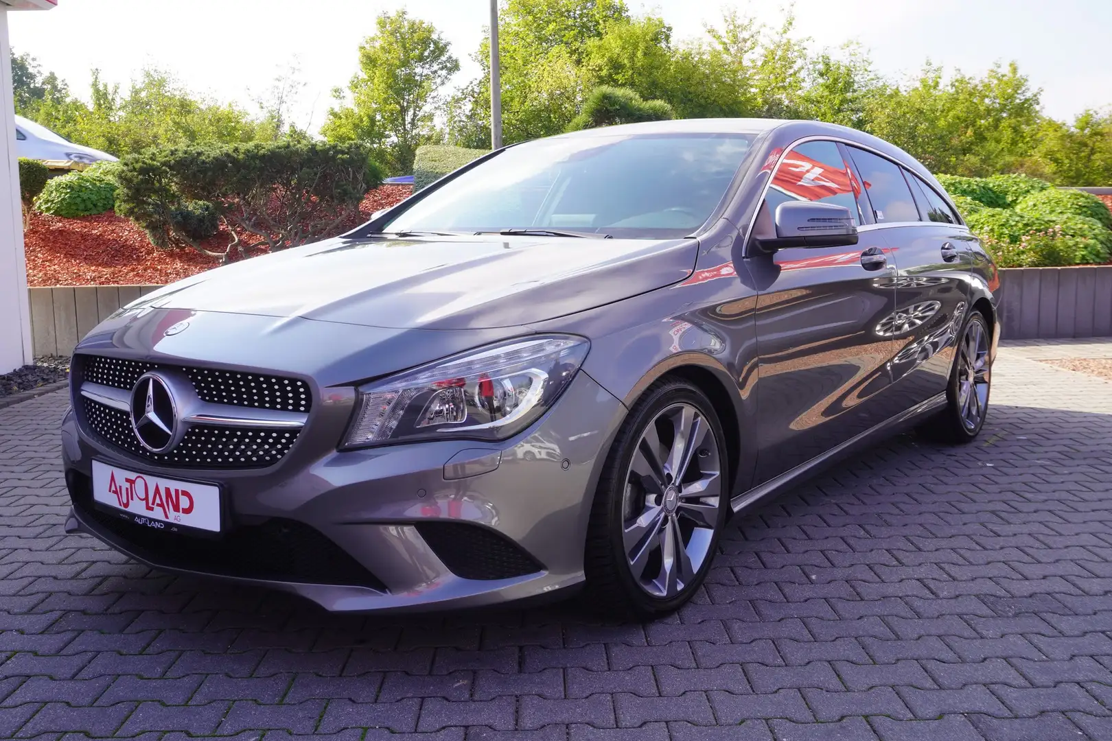 Mercedes-Benz CLA 200 Shooting Brake Urban Bi-Xenon Navi PDC Grau - 2