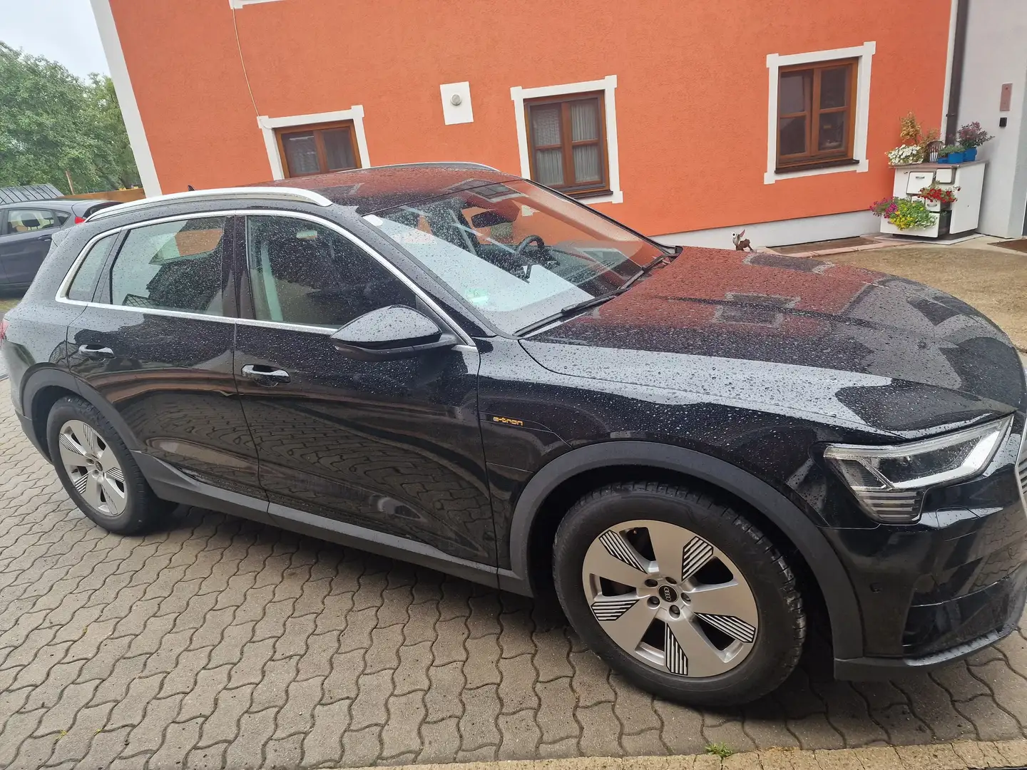 Audi e-tron 50 quattro basis Schwarz - 2