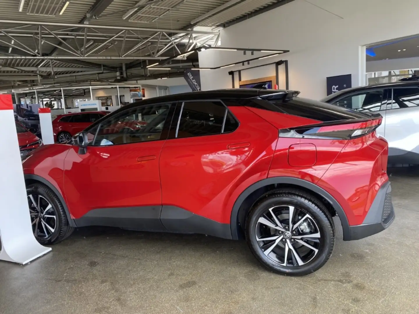 Toyota C-HR 1.8 Hybrid Teamplayer *LED*ACC*CAM*el Heck* Red - 1