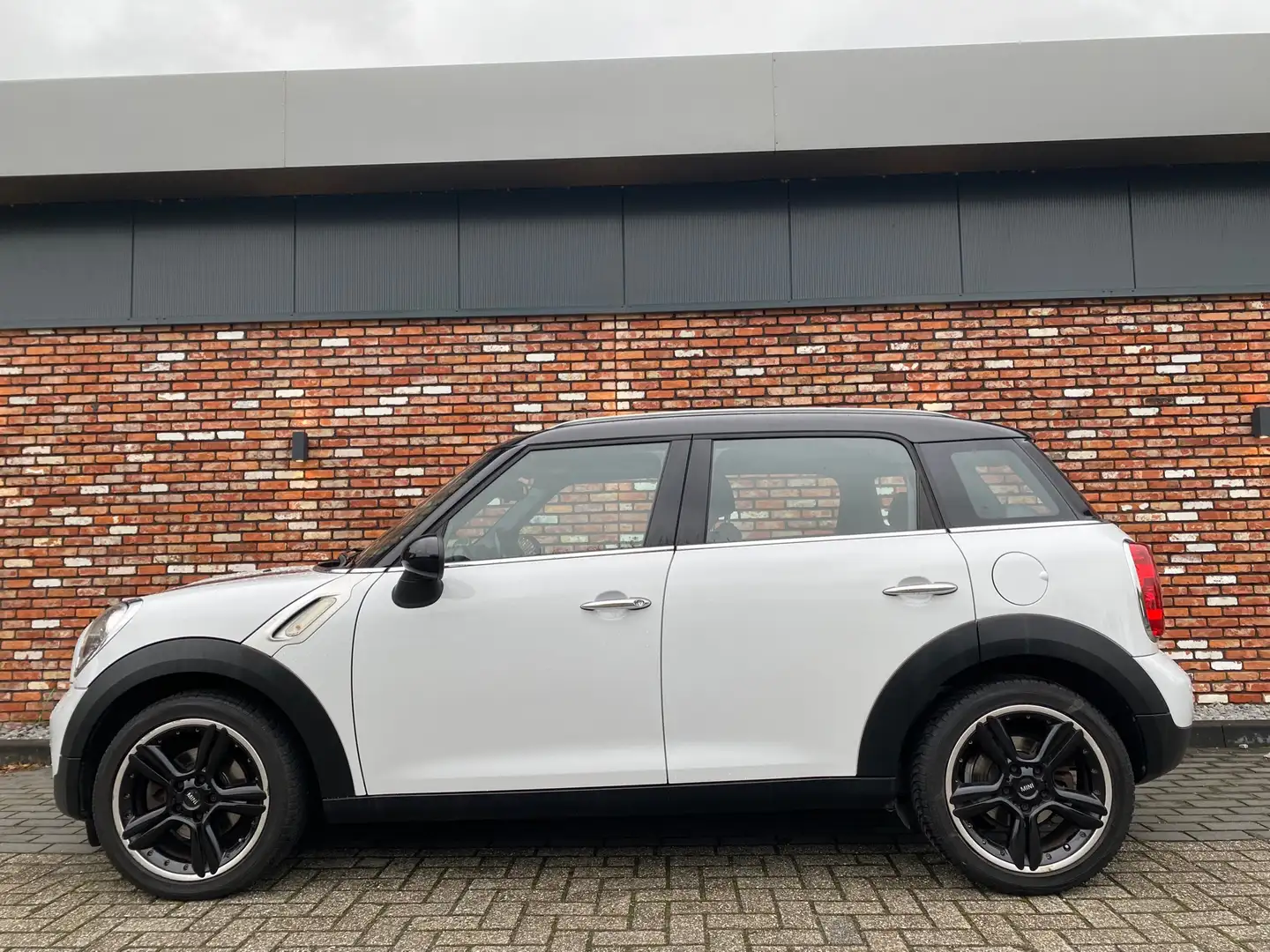 MINI Cooper Countryman Mini 1.6 Pepper Cruise Clima 18inch 130000km! Wit - 2