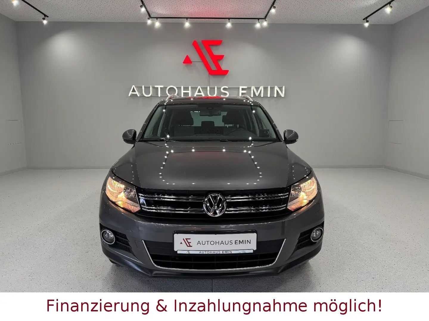 Volkswagen Tiguan 1.4 TSI Sport & Style BMT *1.HAND,AHK!* Gris - 2