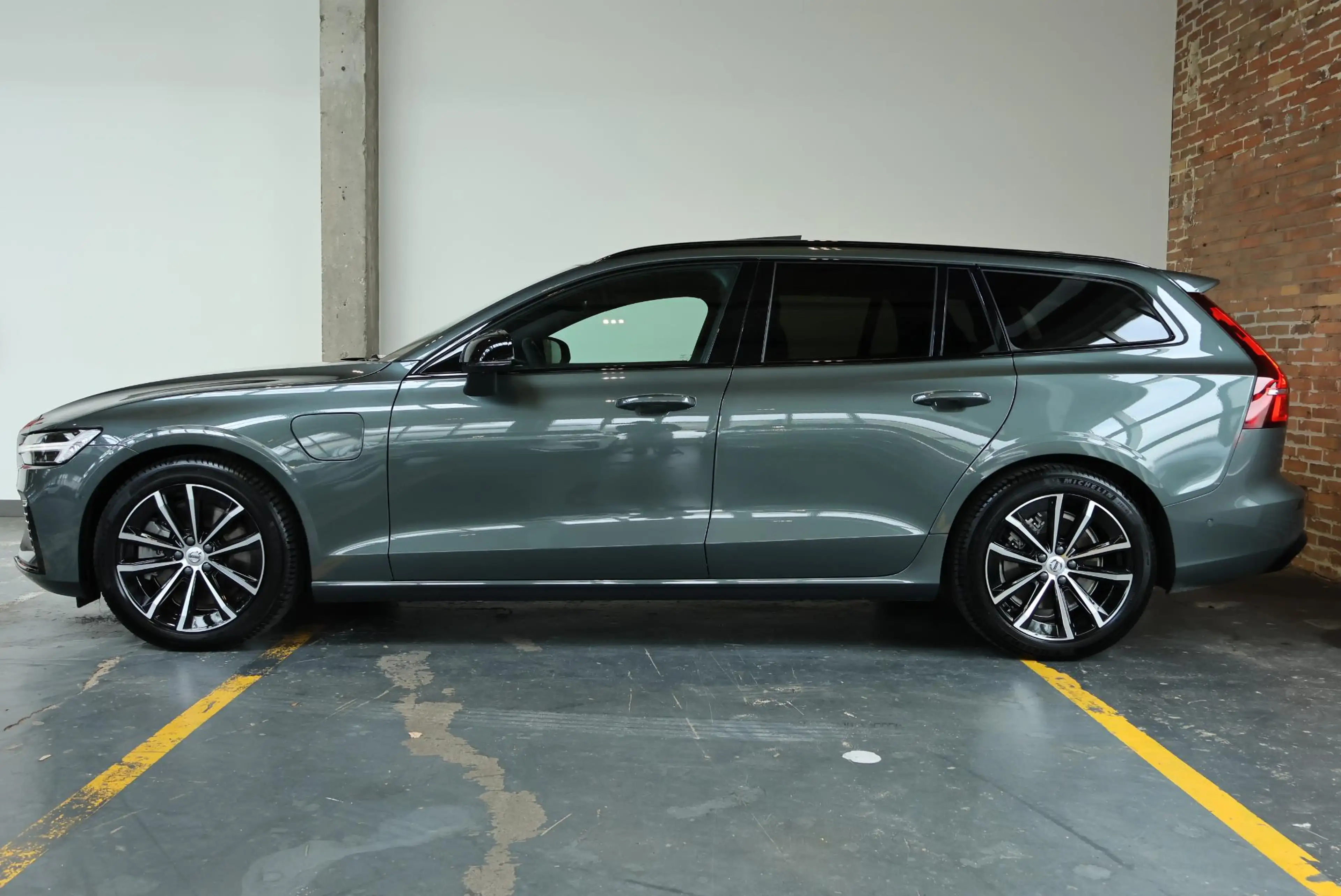 Volvo V60 T8 Plug-in hybrid AWD Plus Dark | Panoramadak | Tr — photo 6