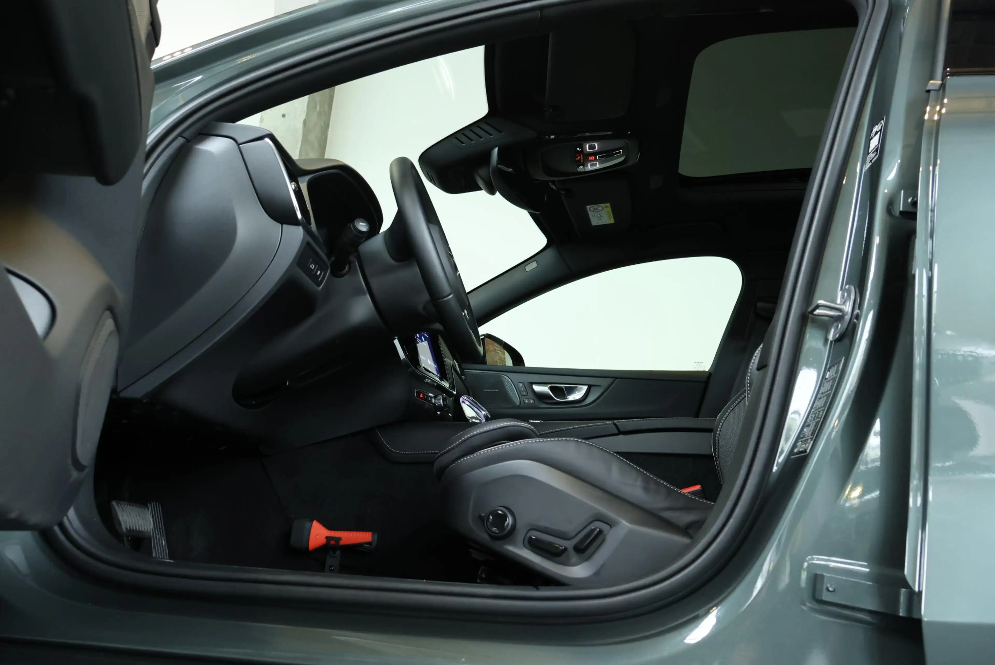 Volvo V60 T8 Plug-in hybrid AWD Plus Dark | Panoramadak | Tr — photo 9